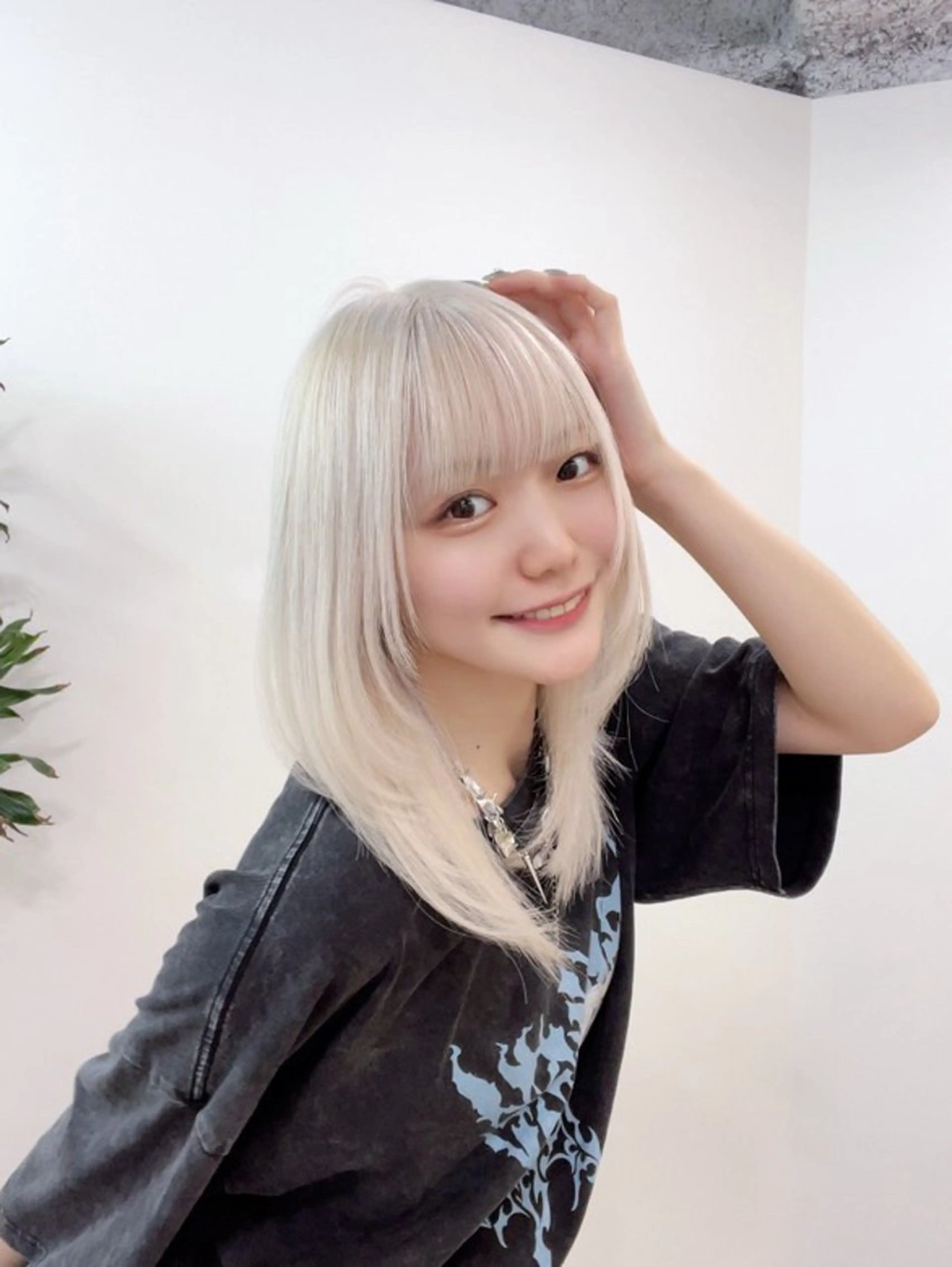 ロング カラー ブリーチ カット ヘアカラー トリートメント 武田涼レイヤーカット 髪質改善×縮毛矯正のヘアスタイル