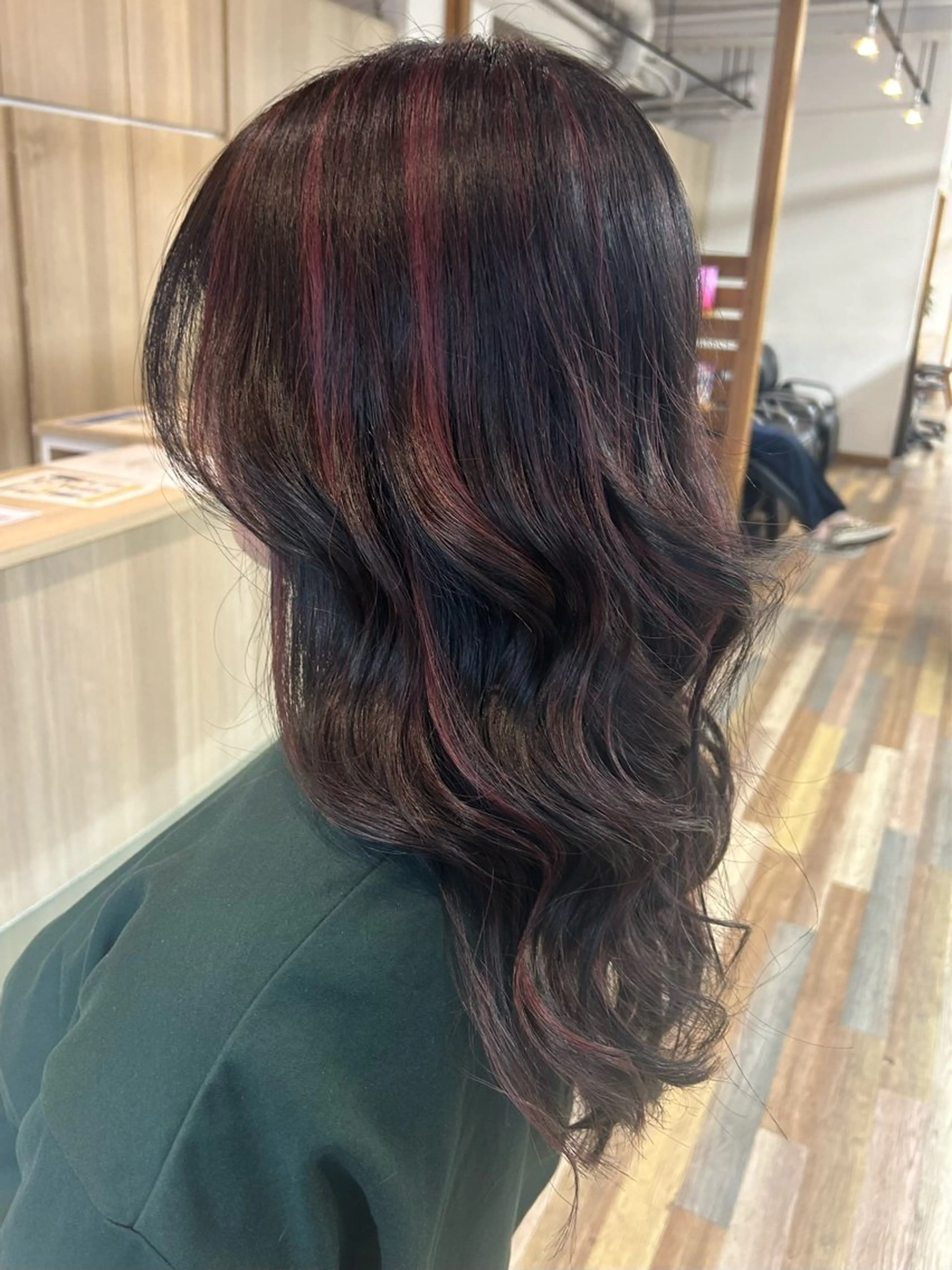 セミロング 志賀　輝/ハイライト /縮毛矯正/髪質改善のヘアスタイル