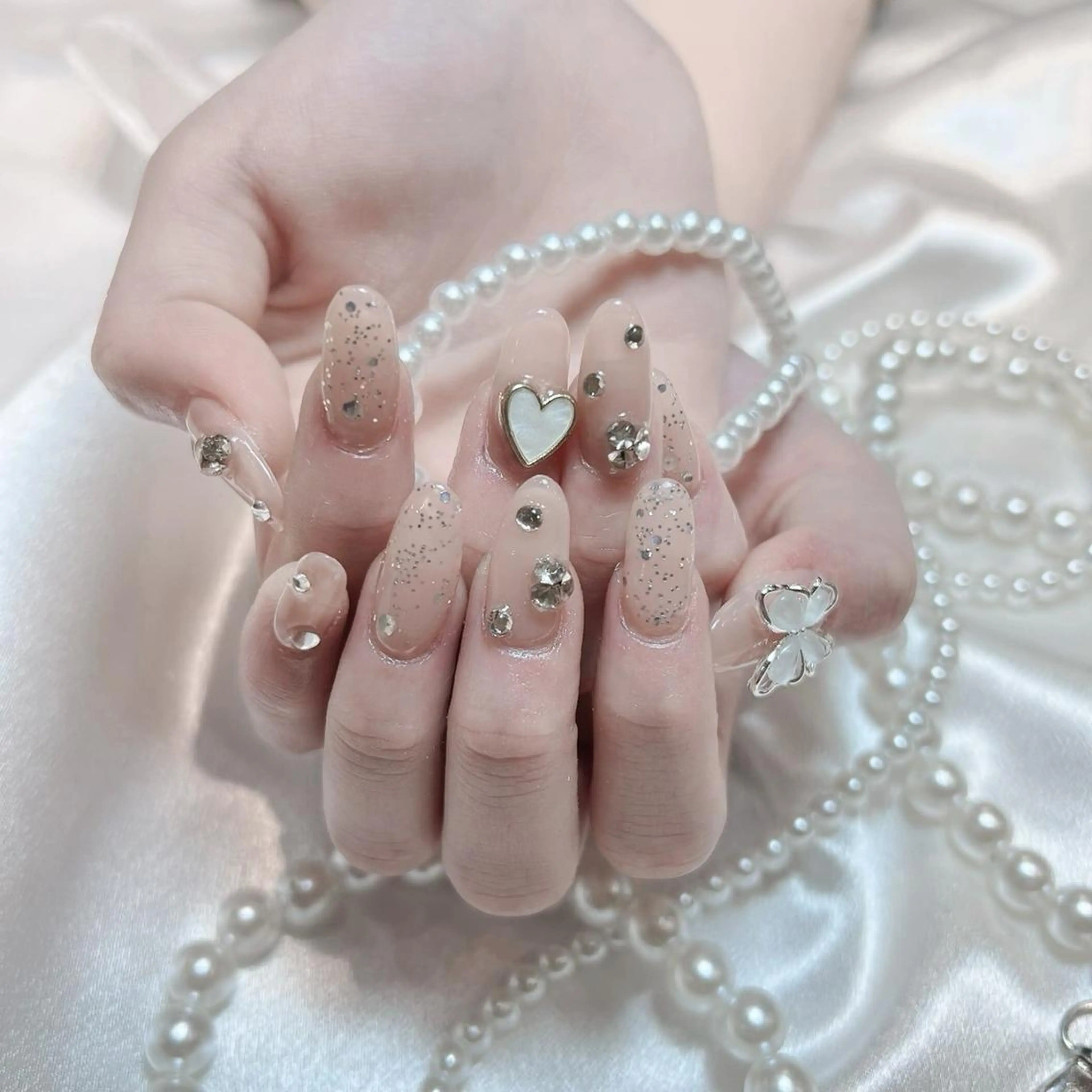 ネイル RAFFINE 月🦋🩵のネイルデザイン