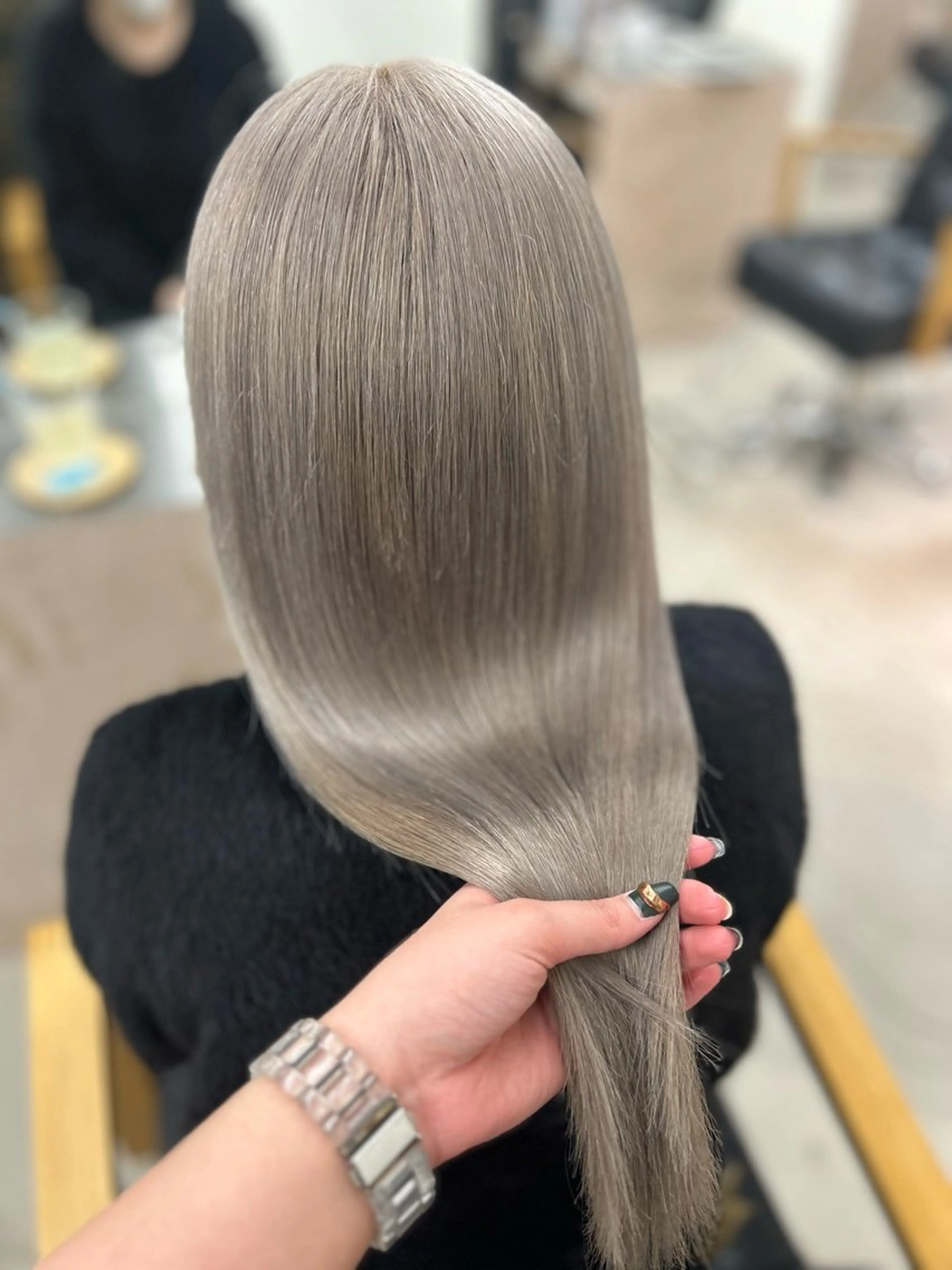 ロング カラー ベージュカラー ブリーチ ミルクティーベージュ ホワイトベージュ 髪質改善 ヘアカラー noa  🦋 ブリーチ/暖色のヘアスタイル