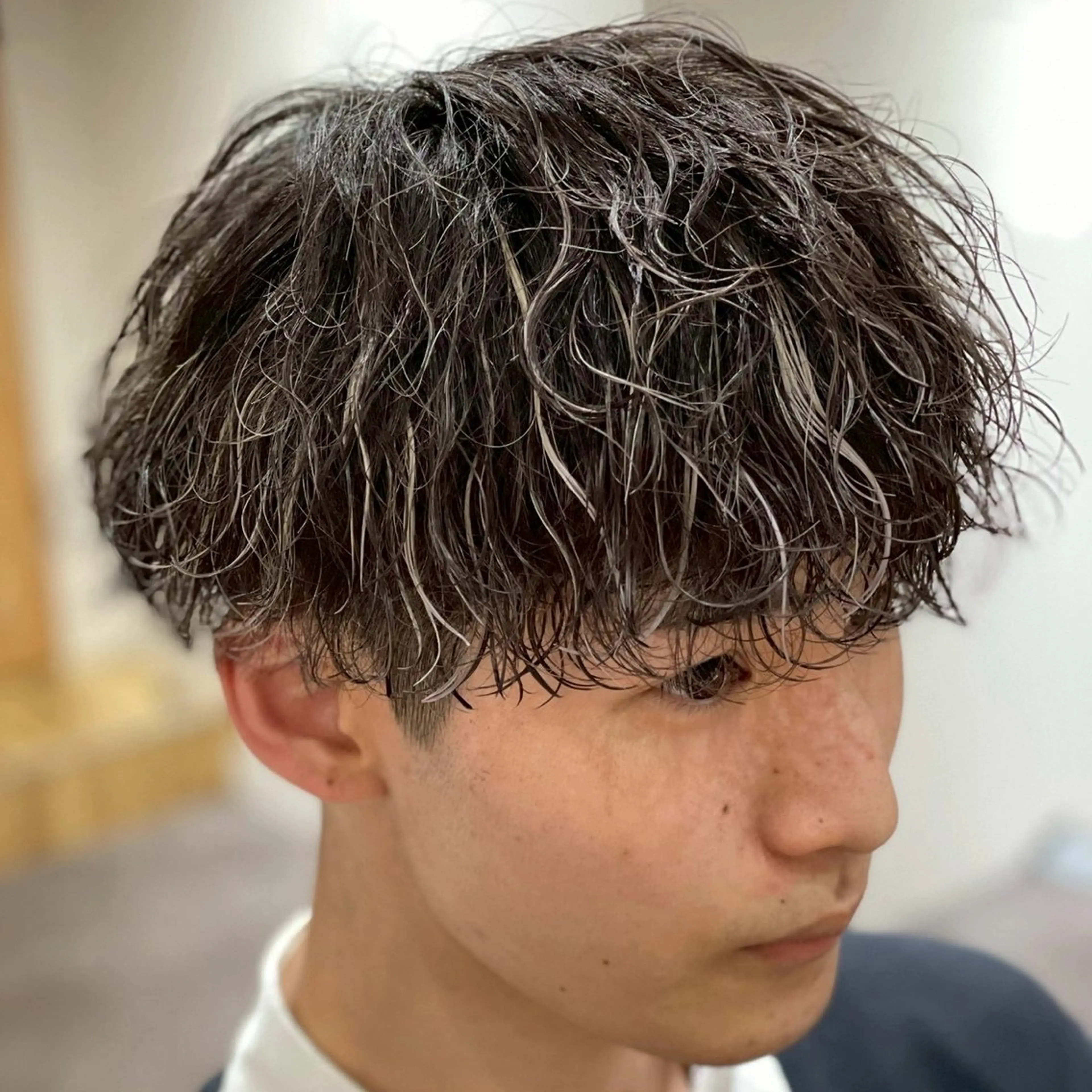 カラー パーマ メンズ RIKU/ニュアンス /波巻き/ハイライトのヘアスタイル