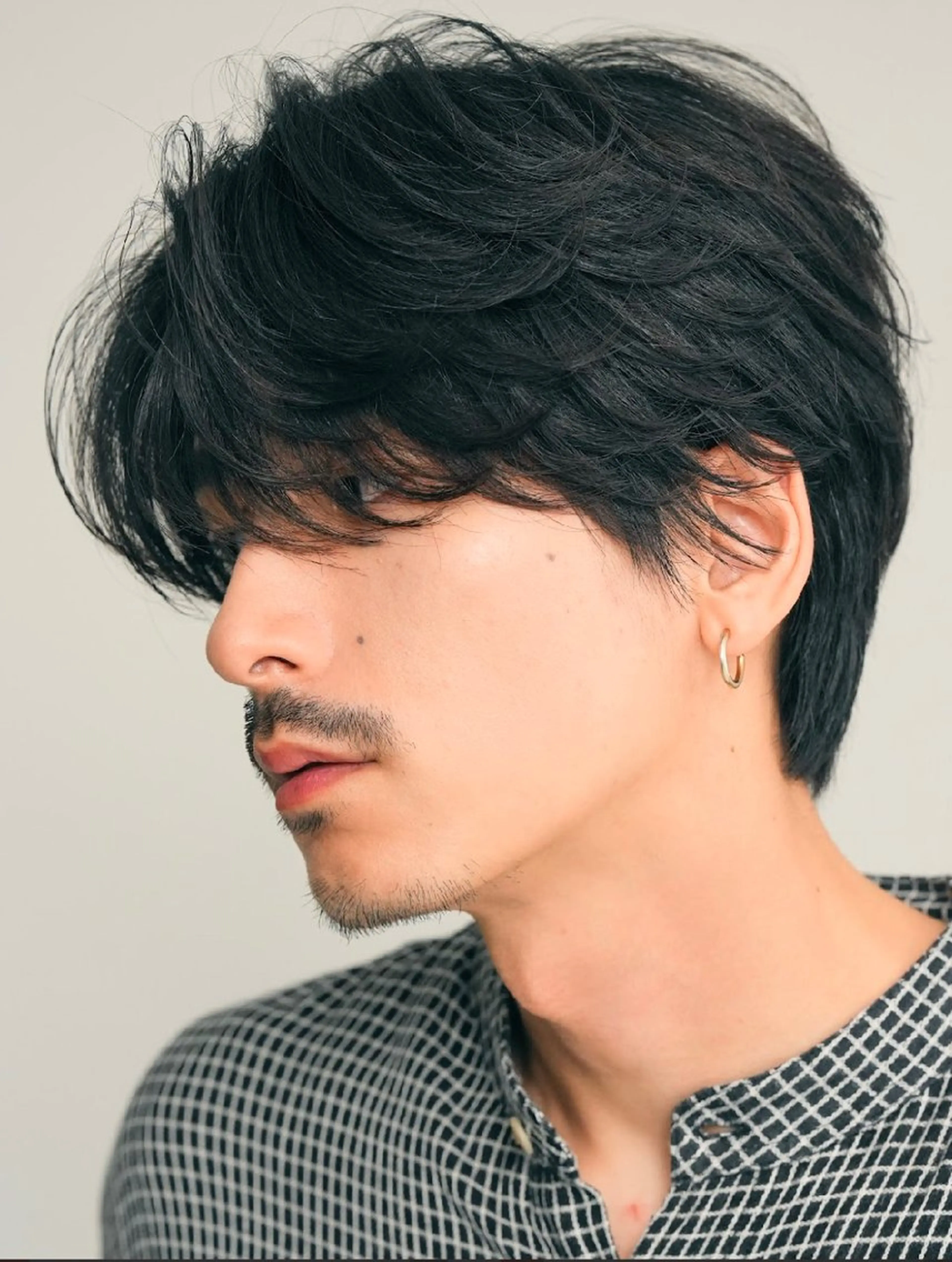 ミディアム パーマ メンズ ミディアムパーマ フェザーパーマ メンズパーマ 夏果⭐︎fifth 天神 海外風パーマのヘアスタイル