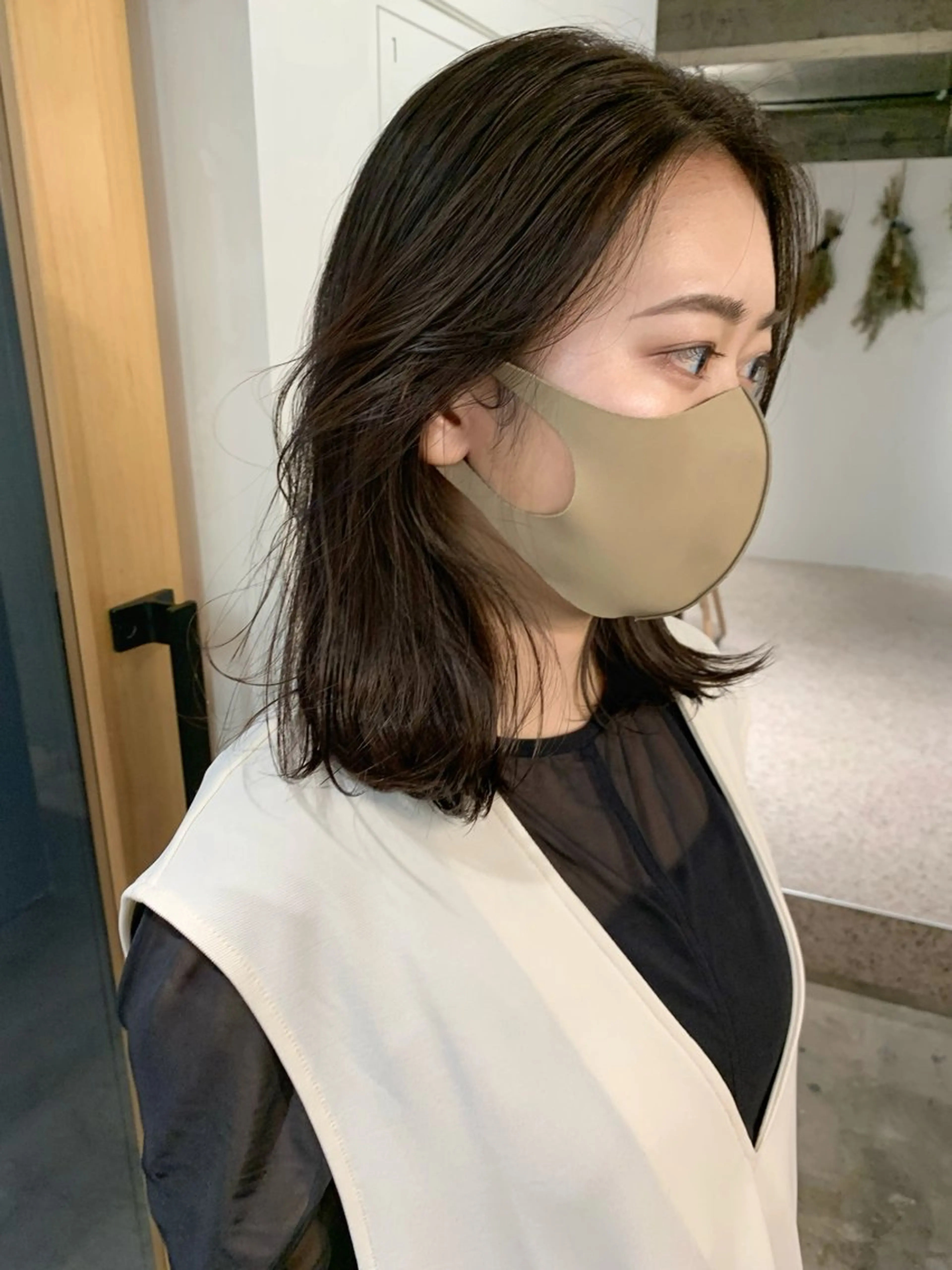 セミロング カラー 盛山 莉々華のヘアスタイル