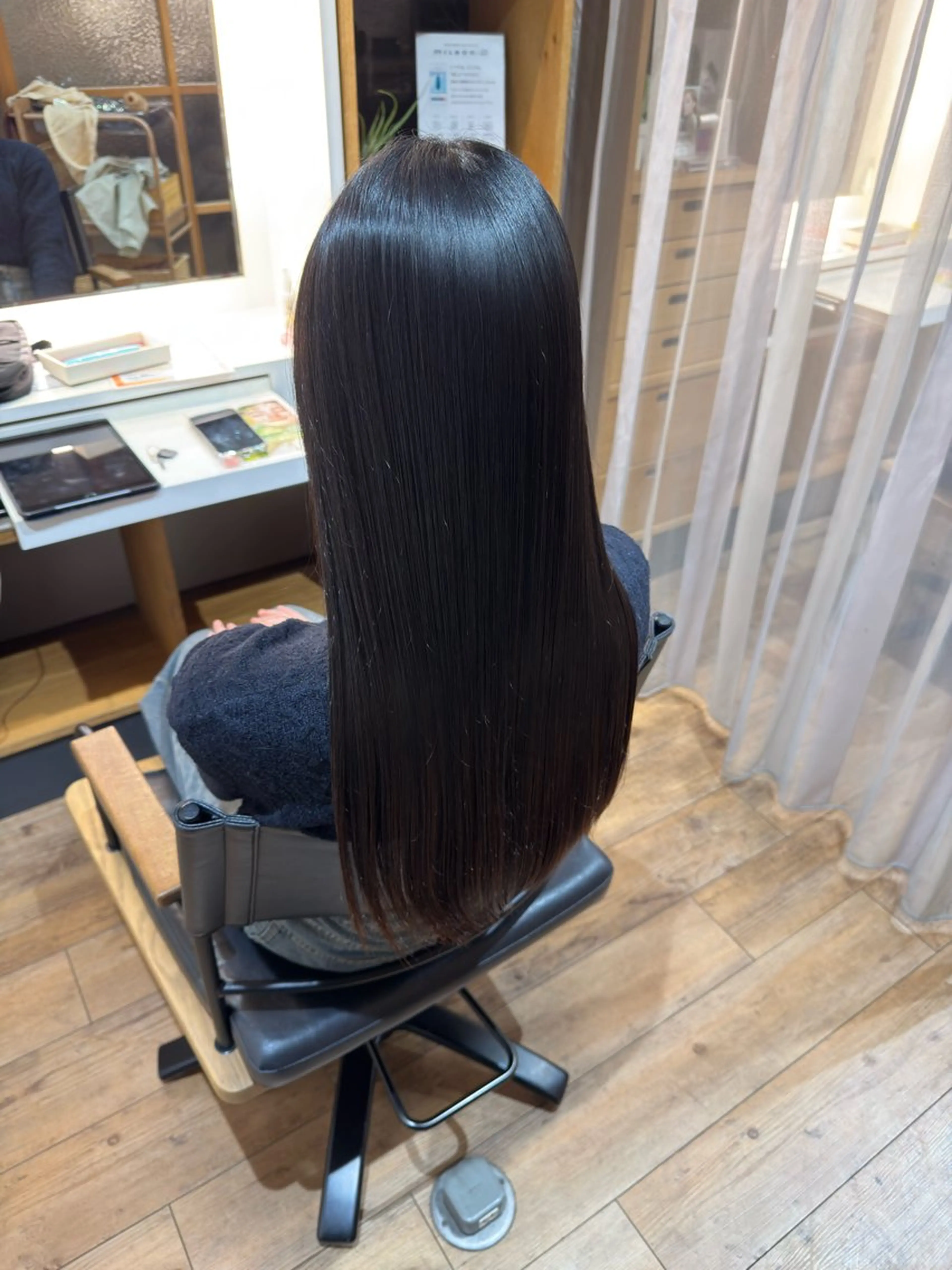 セミロング カット 縮毛矯正 トリートメント afloatkobe所属・美髪/髪質改善 川口凌弥のヘアスタイル