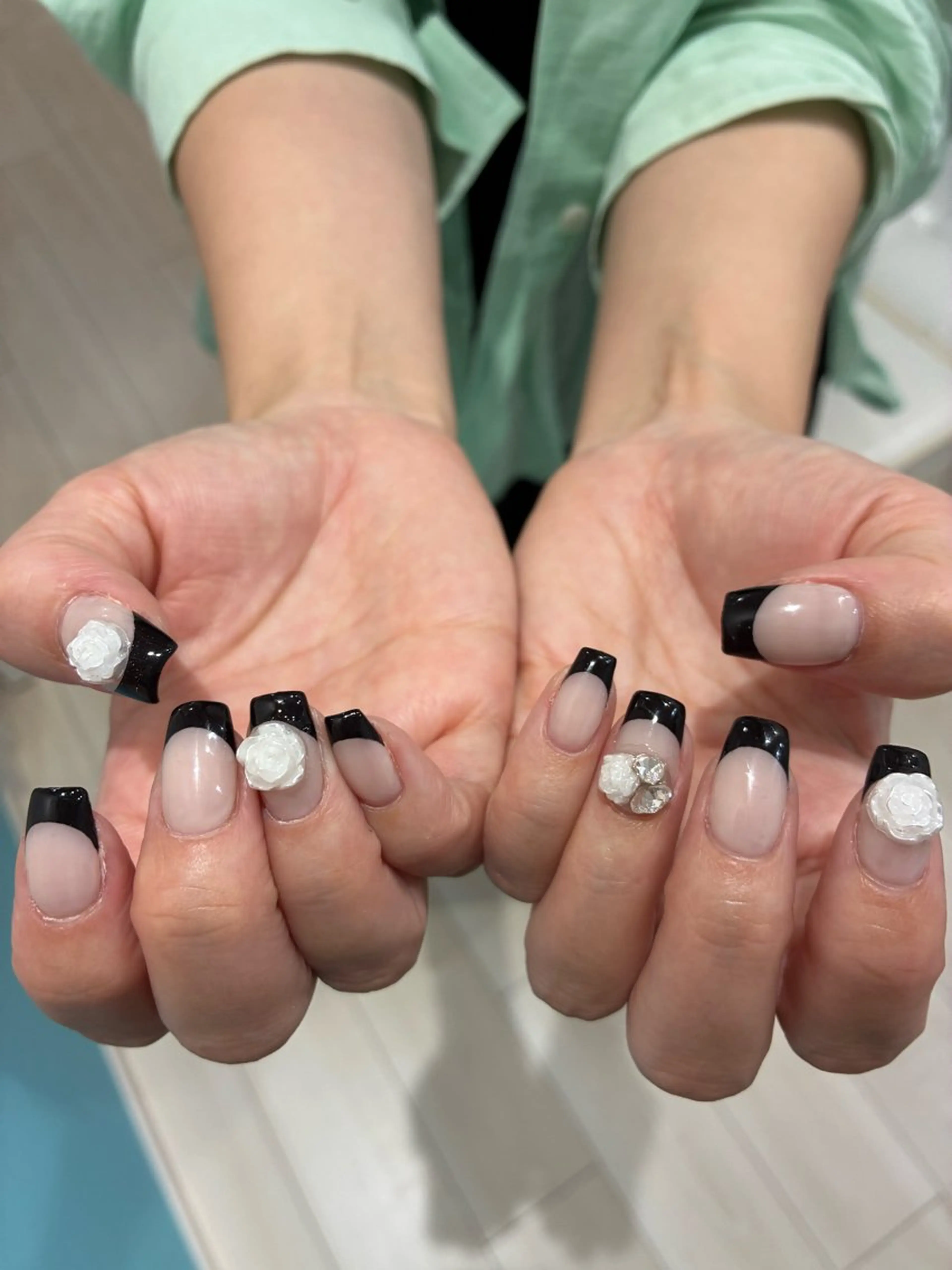 ネイル フラッシュネイル ガーリー マグネットネイル 持ち込み ハンドネイル 13日3980円‼️ マグもデザインも◎のネイルデザイン