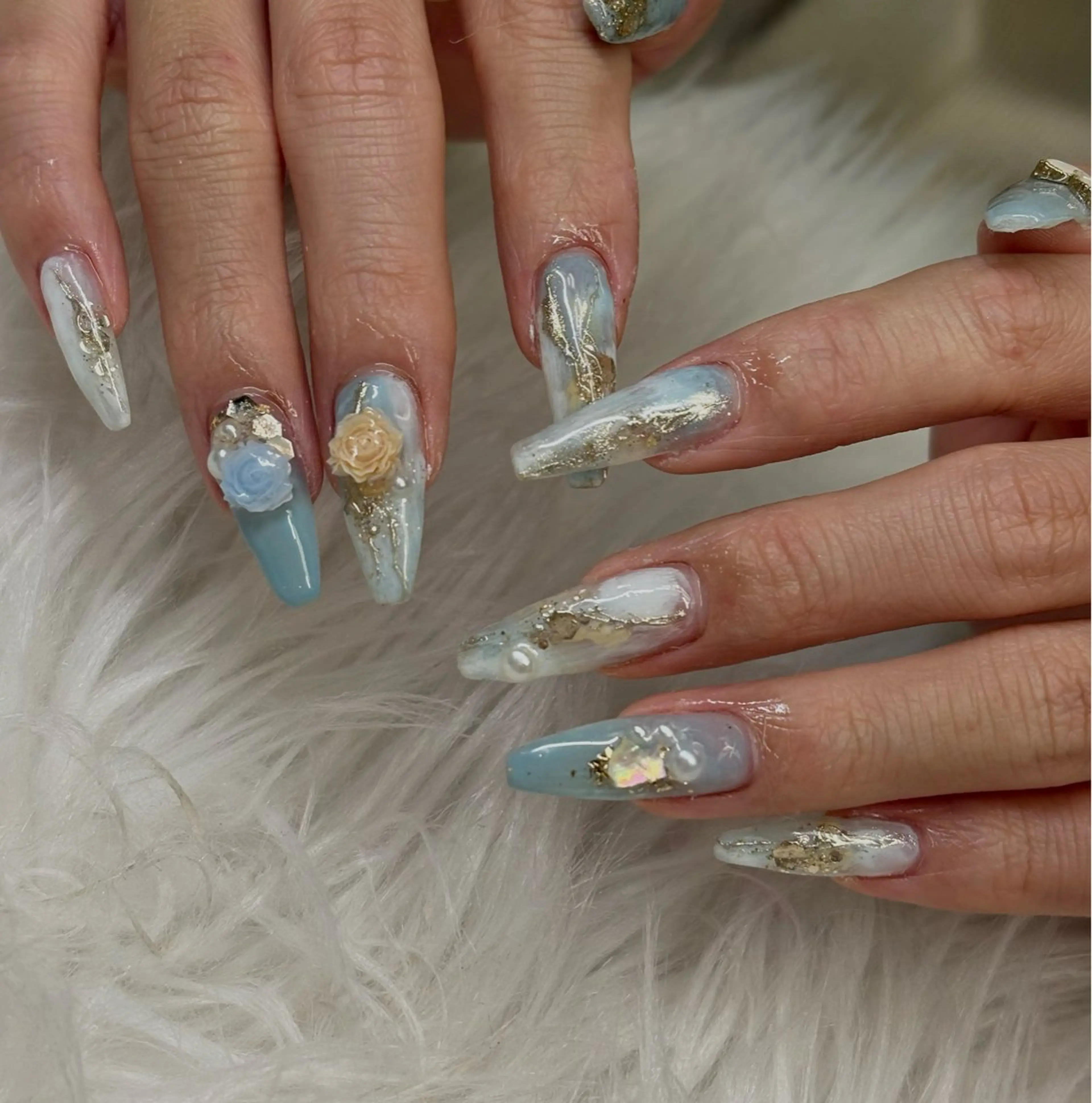 ネイル 水色 ニュアンスネイル ハンドネイル フットネイル chai大阪上本町 sayakaのネイルデザイン