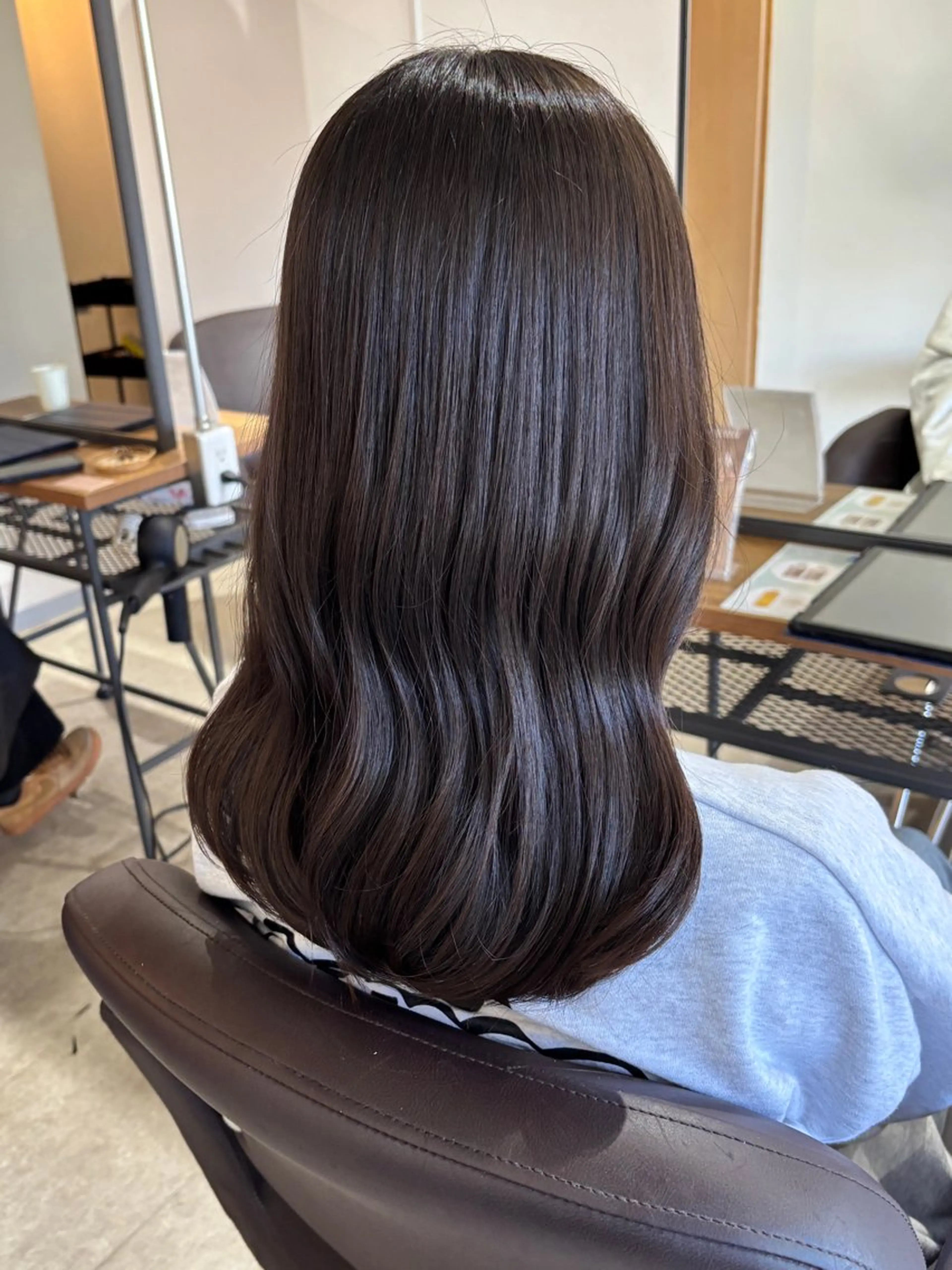 セミロング ボブ 韓国風ヘア レイヤーカット 縮毛矯正 ブリーチカラー🤍 髪質改善🌟のヘアスタイル