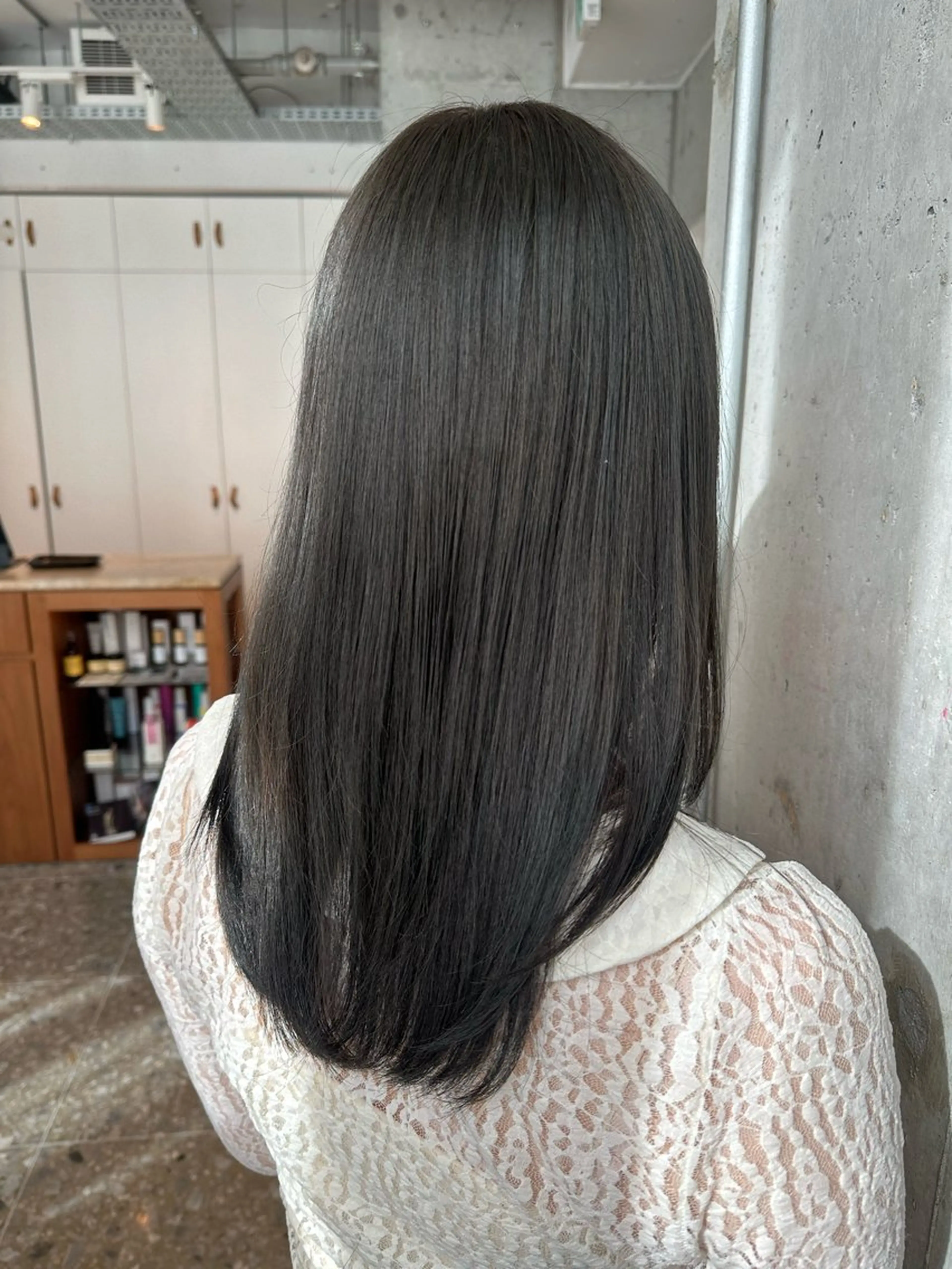 セミロング カラー グレージュ オリーブグレージュ オリーブグレー 金澤 花のヘアスタイル