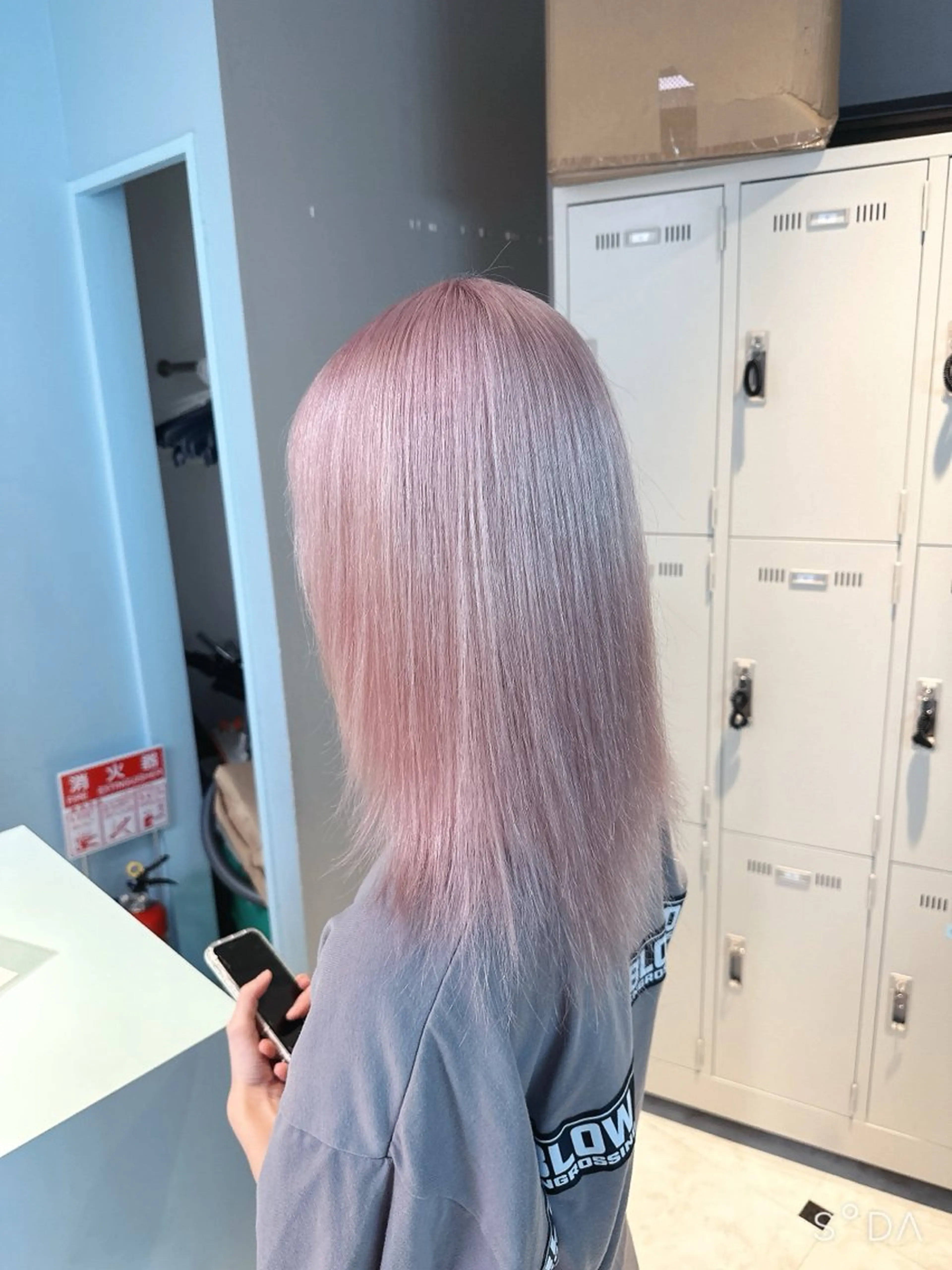 セミロング カラー 🪄池袋ハイトーン 🪄ブリーチカラーのヘアスタイル