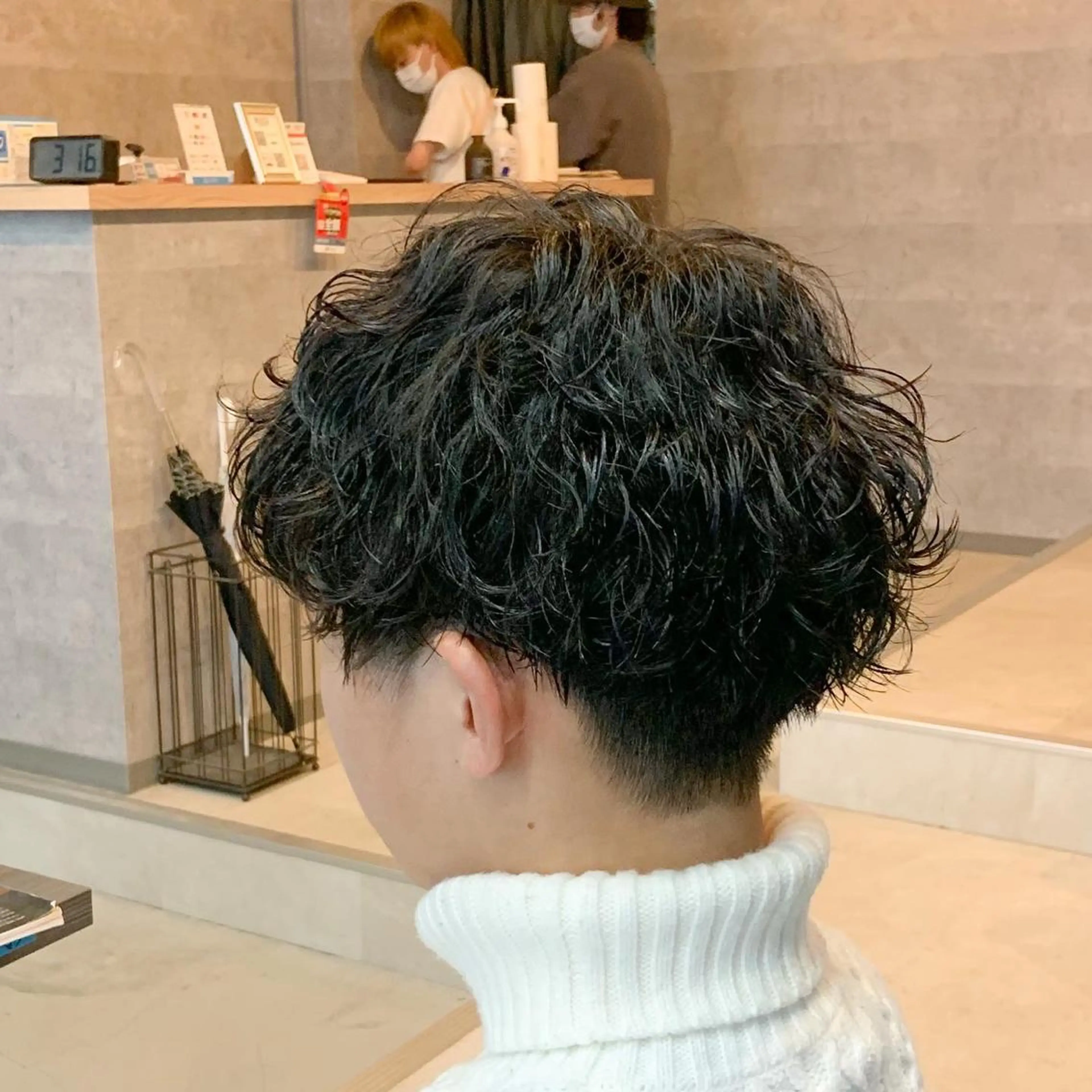 メンズ _WHITE所属・ダウンパーマ 曲がる縮毛矯正のヘアスタイル