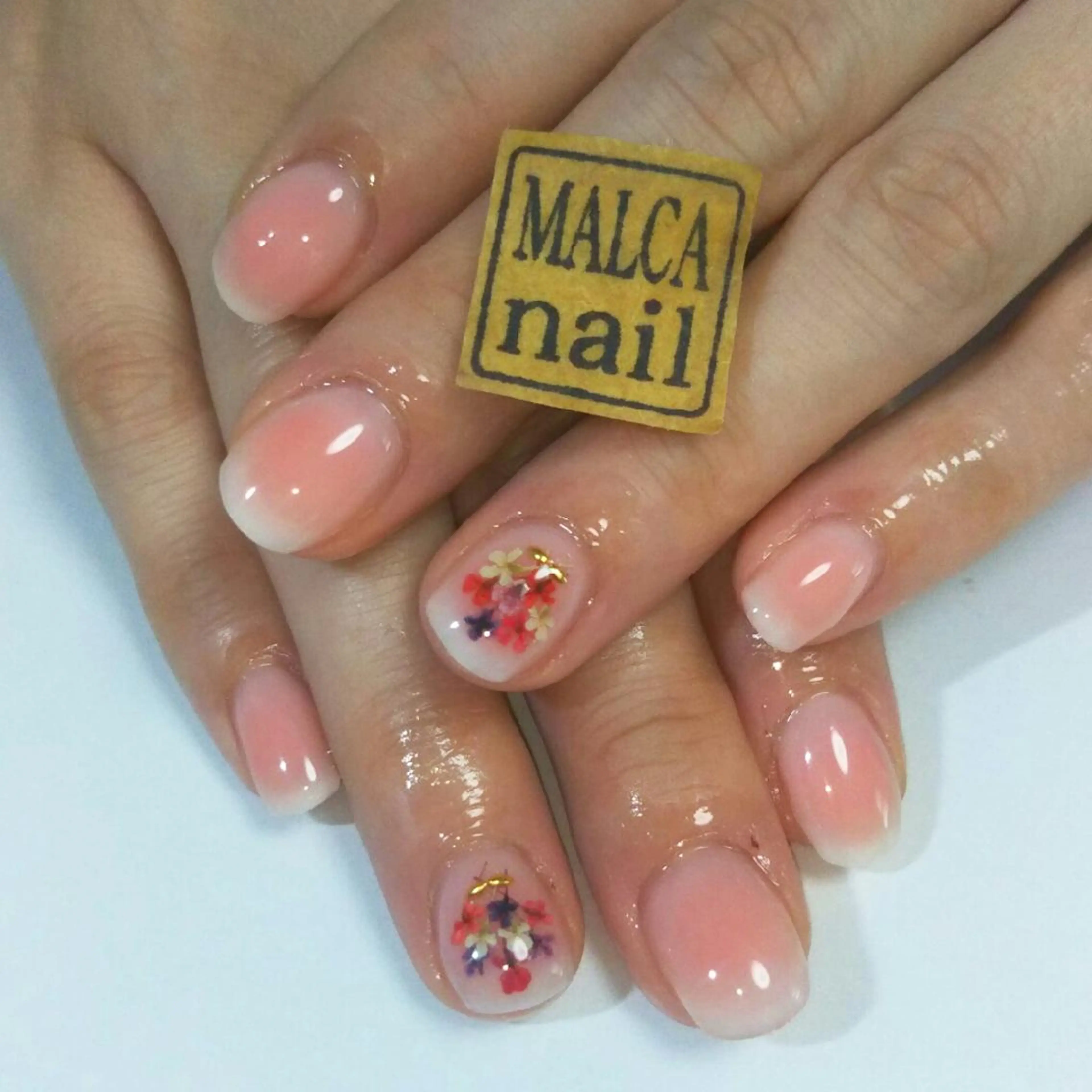 ミディアム ヘアアレンジ パーマ ネイル キッズ マツエク・マツパ MALCAnail(マルカネイル)所属・荒木 莉奈のネイルデザイン