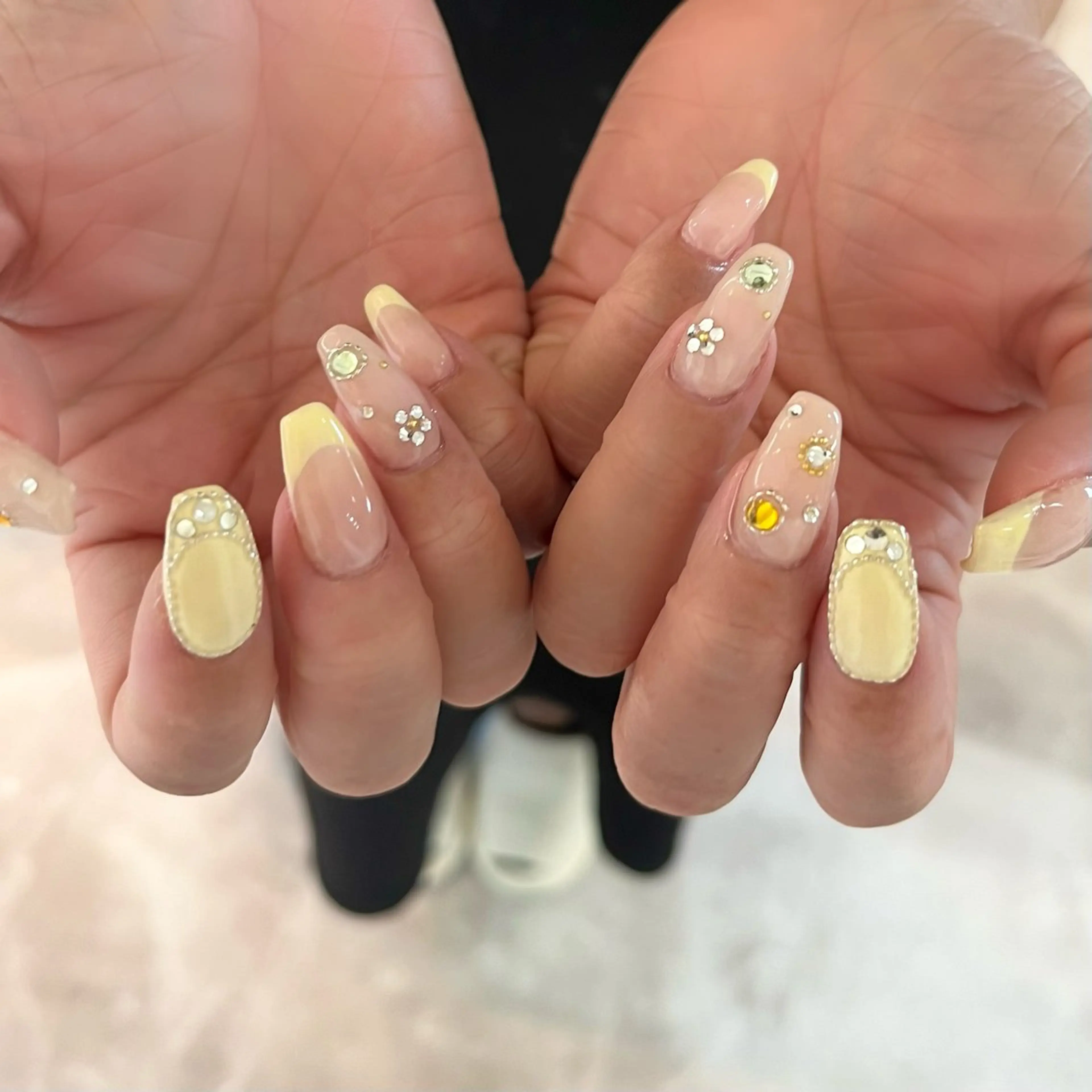 ネイル フレンチネイル 黄色 Aurum ♡︎ miyukiのネイルデザイン