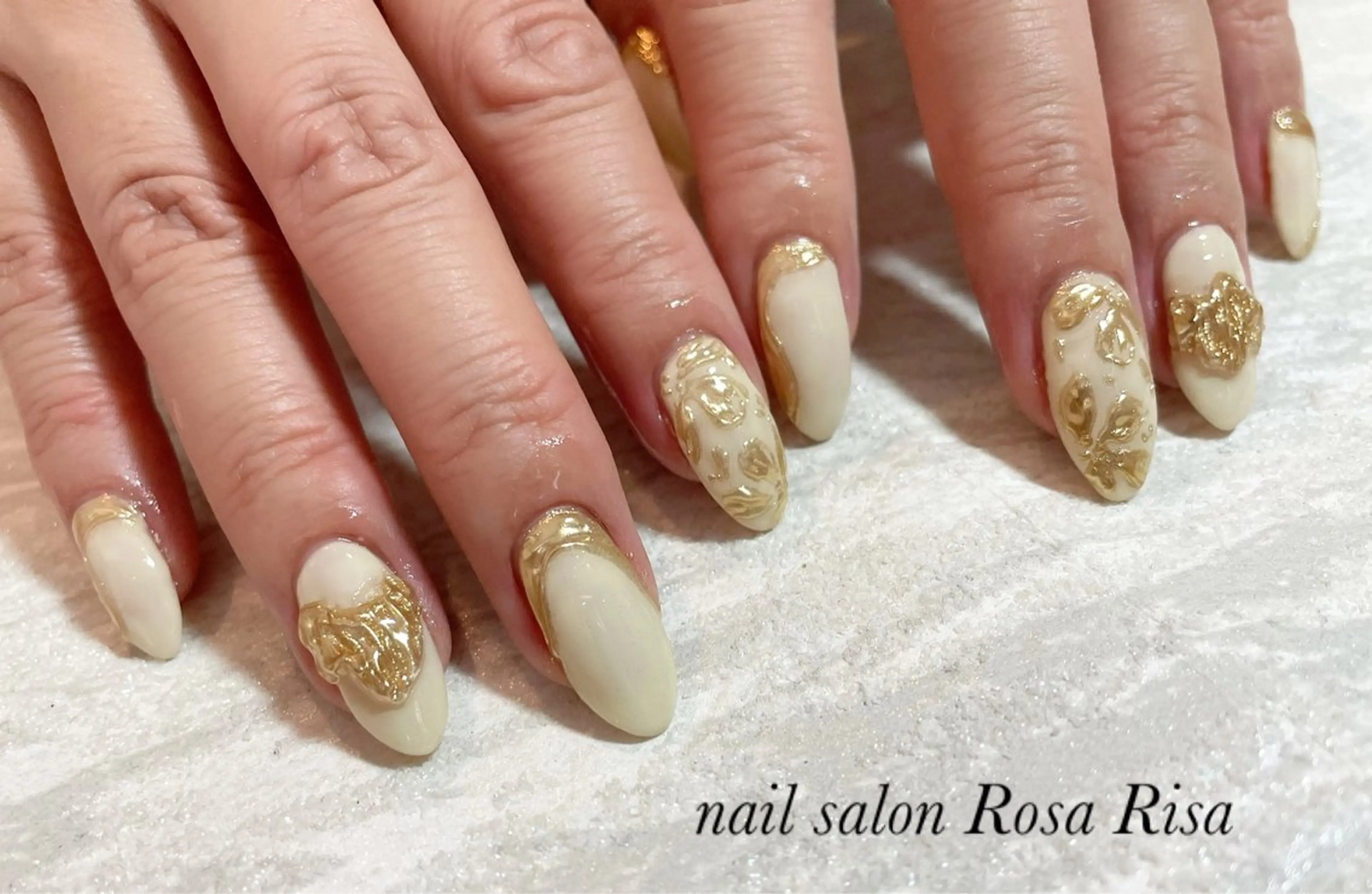 ネイル ホワイト ハンドネイル ネイルスタジオ シェイクユアハンズのネイルデザイン