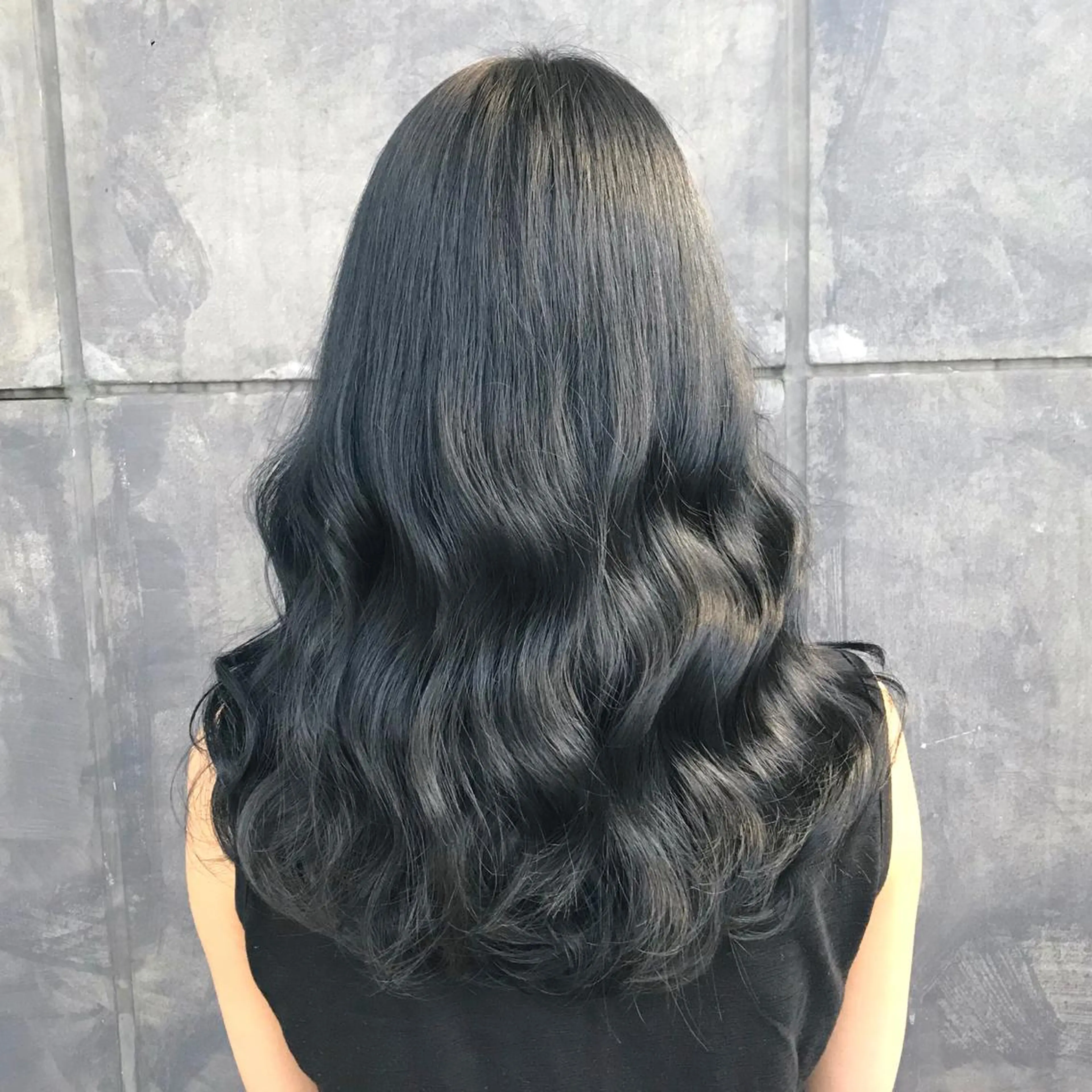 ロング カラー 黒髪 ブルーカラー ブルーブラック ヨシンモリ ムルギョル巻き サロウィン所属・K-POP好き美容師 🇰🇷Kai.Yのヘアスタイル