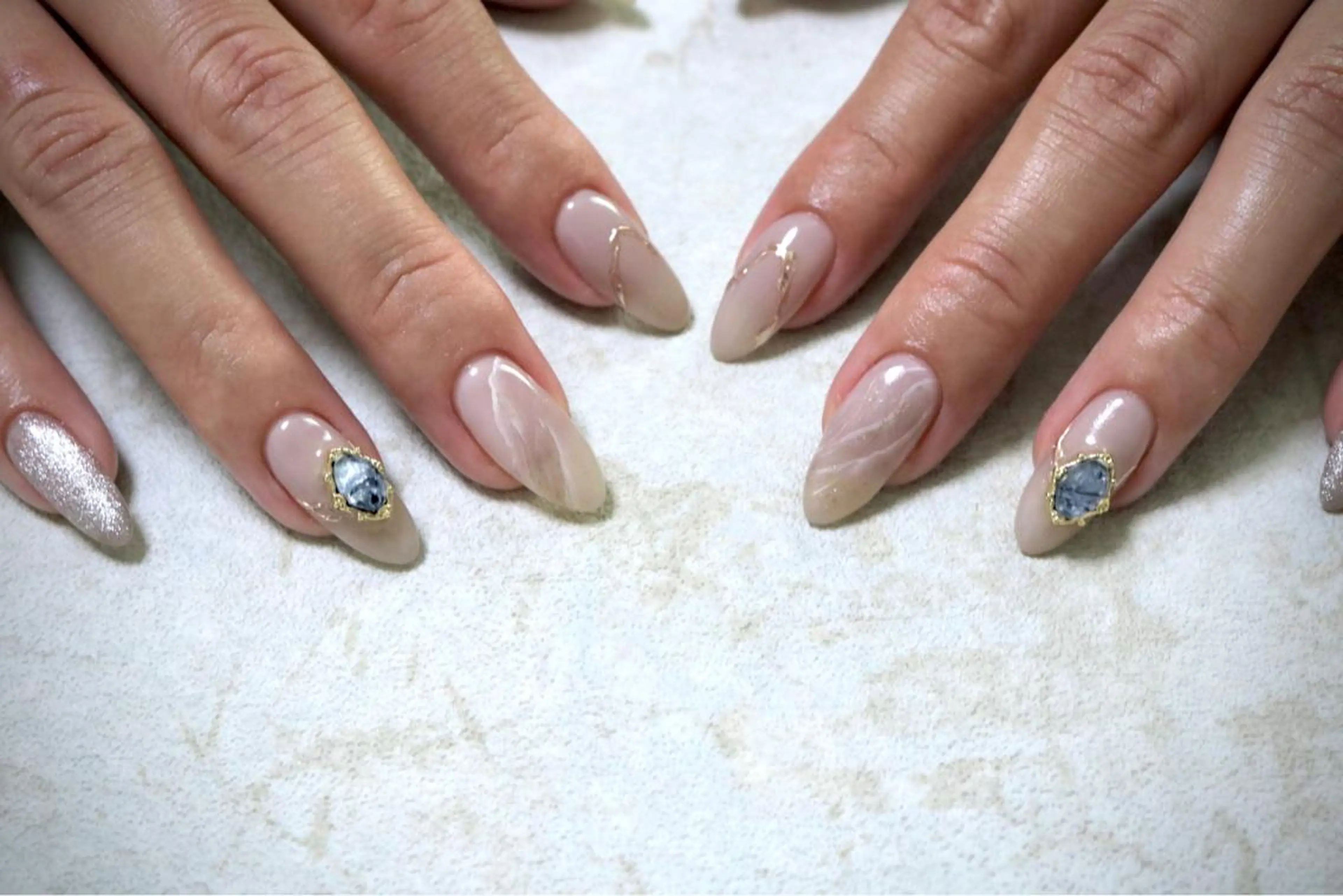 ネイル オーロラネイル カジュアル フラッシュネイル ジェルネイル ラメ(グリッター) ハンドネイル MH Nailのネイルデザイン