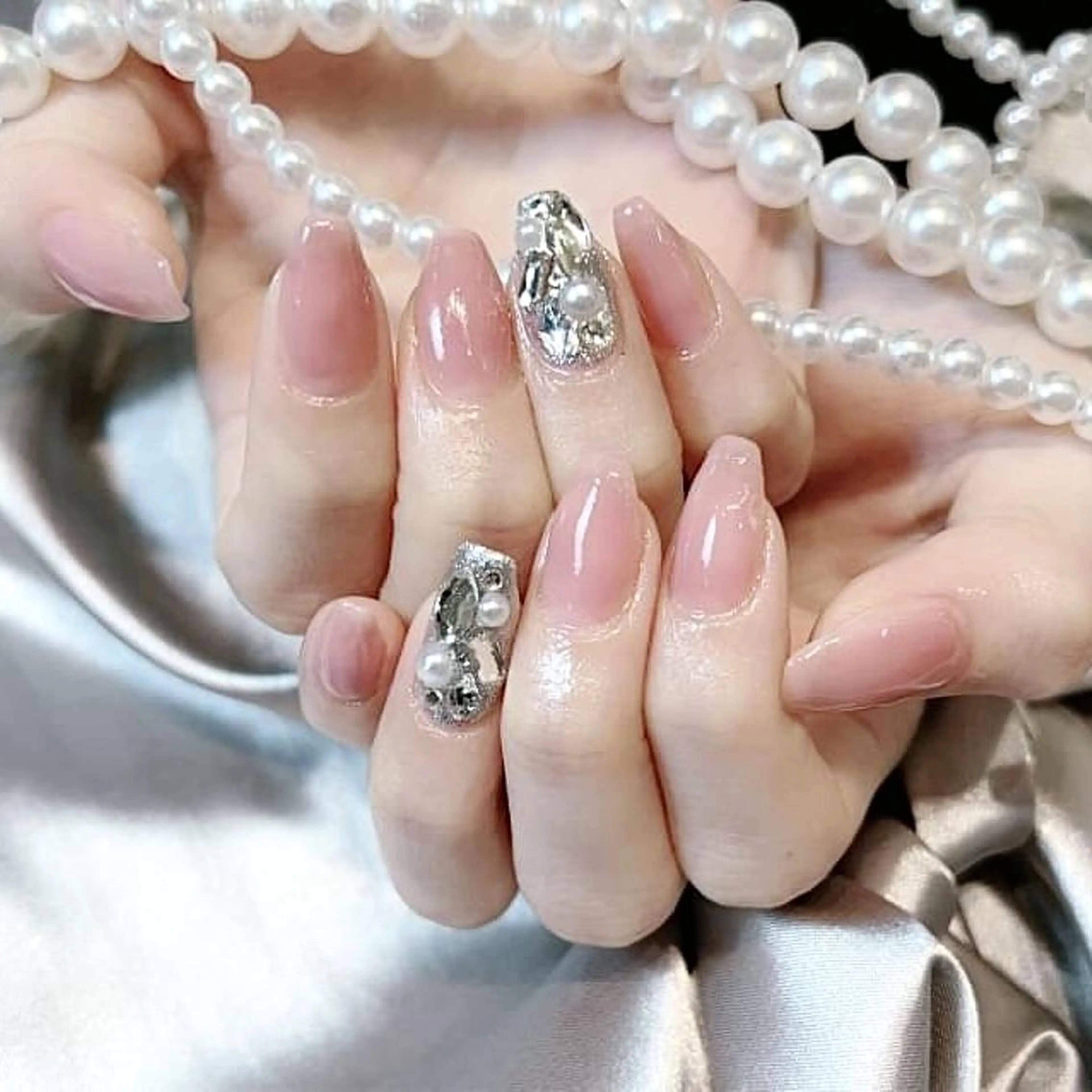 ネイル RAFFINE 月🦋🩵のネイルデザイン