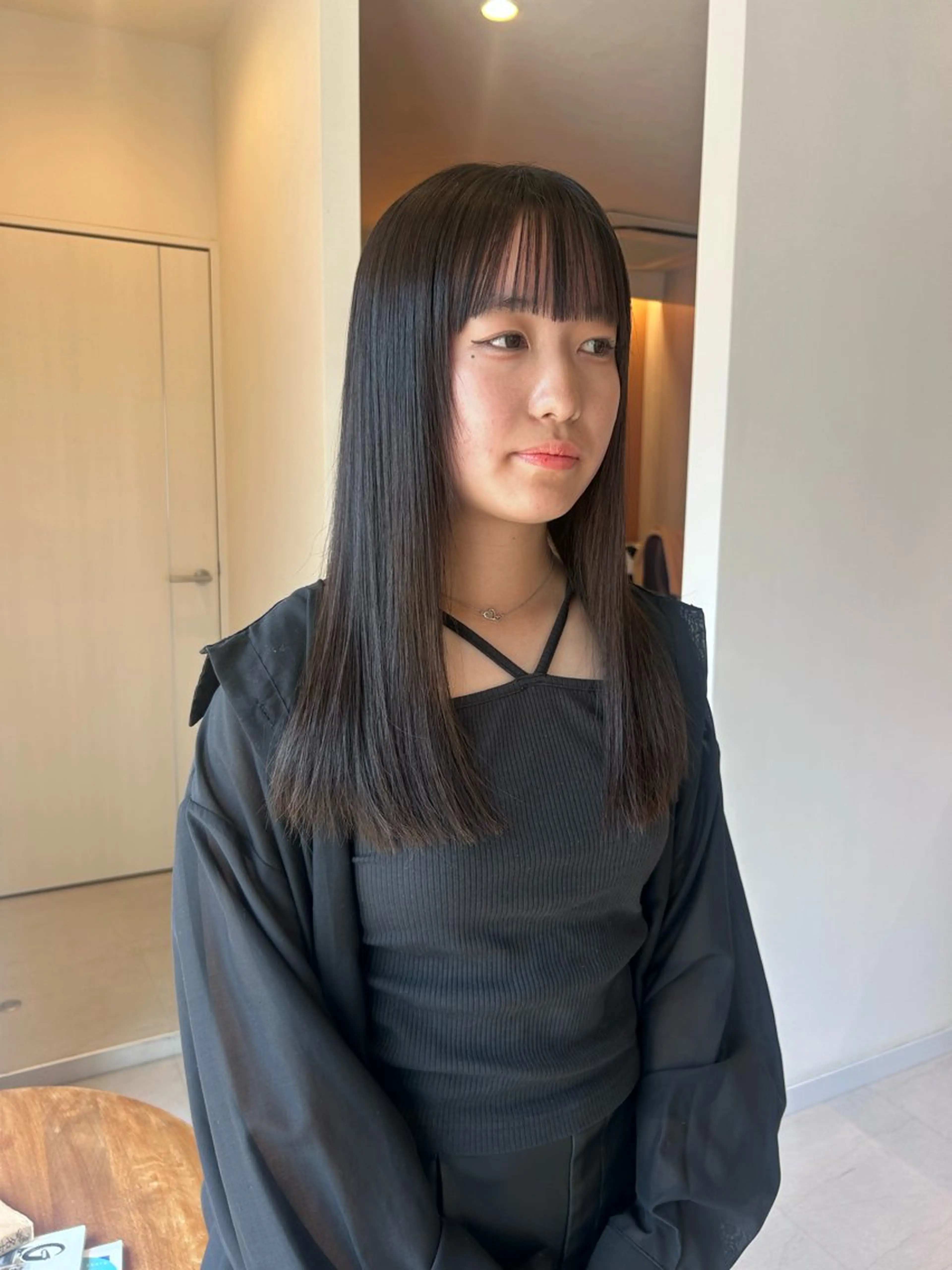 セミロング トリートメント カット 縮毛矯正 トリートメント レイヤーカット/ツヤ 縮毛矯正/アチワのヘアスタイル