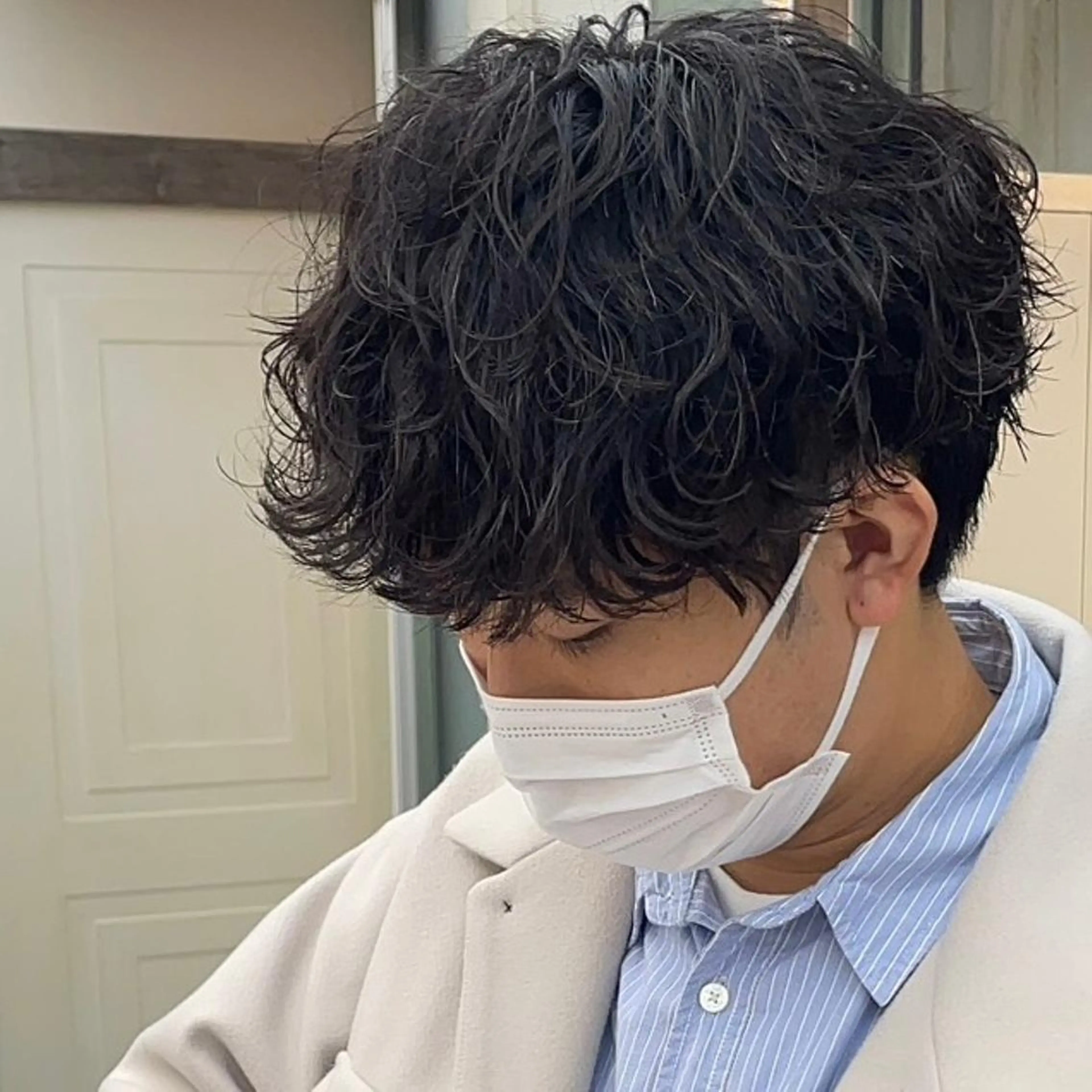 ショート カラー パーマ メンズ メンズブリーチ センターパート メンズハイライト メンズインナーカラー メンズ韓国風 N° anfeel 渋谷🪞🫧のヘアスタイル