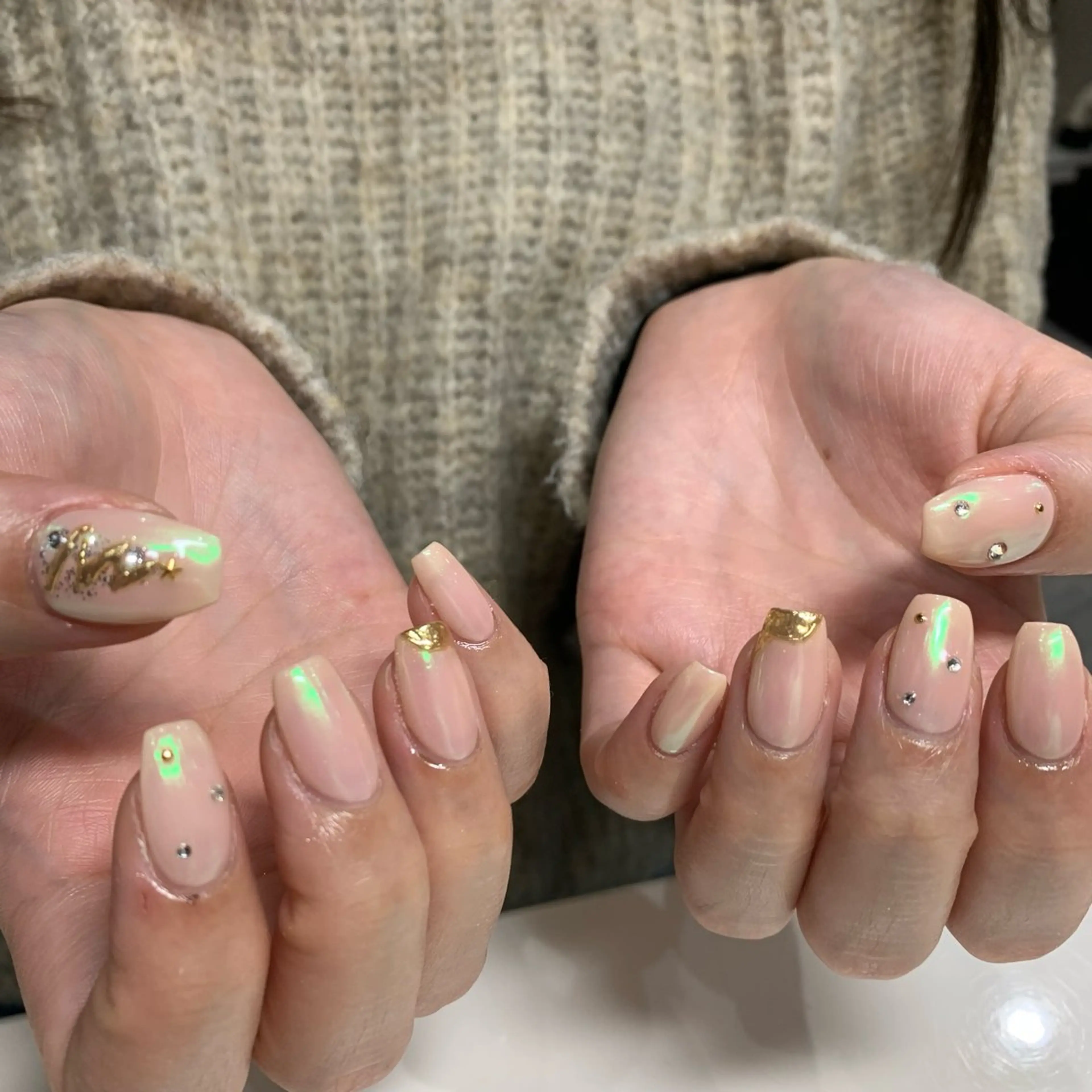 ネイル ニュアンスネイル 冬ネイル クリスマス ELAN) Hasegawaのネイルデザイン