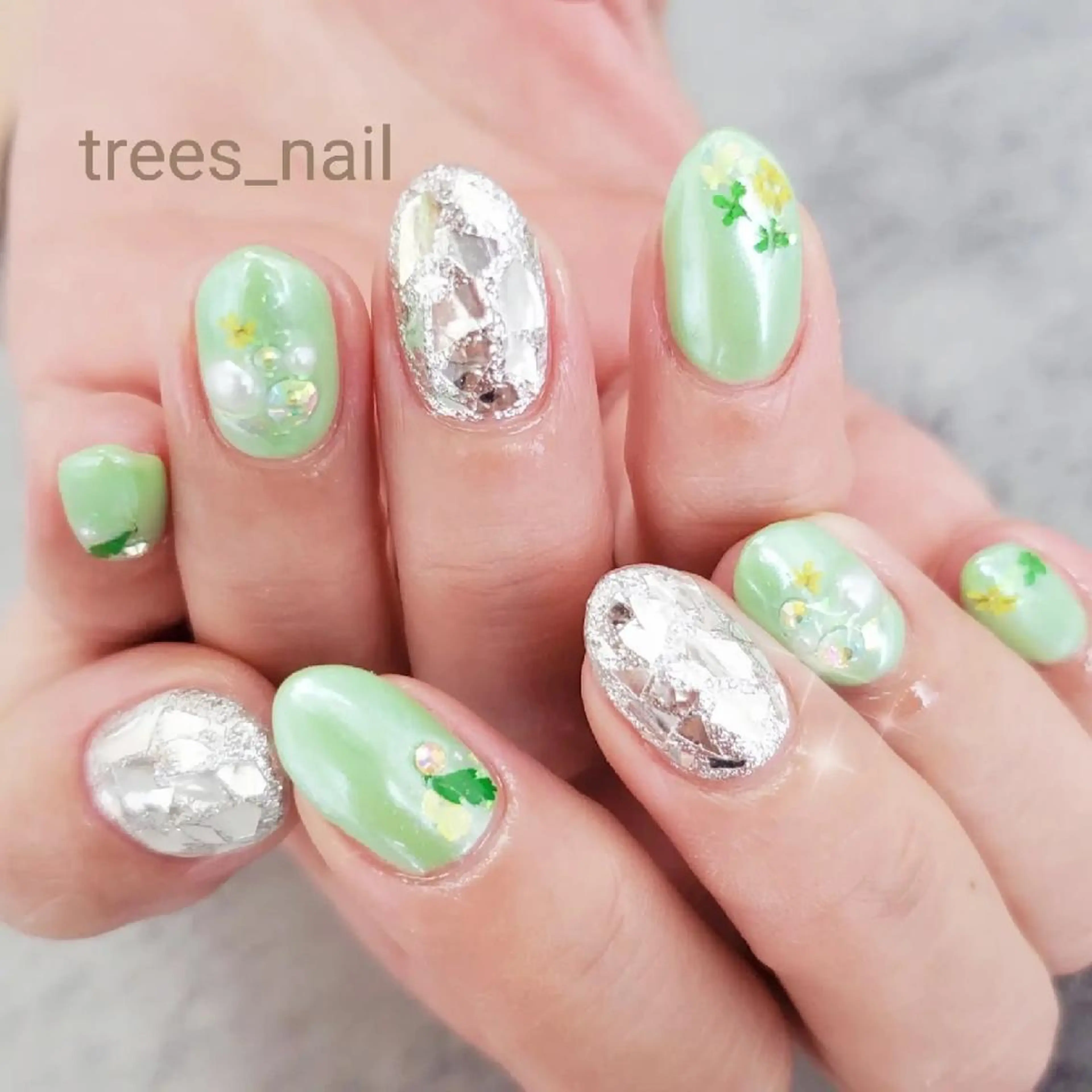 ネイル オーロラネイル フラワーネイル グリーン ミラーネイル パステルネイル ハンドネイル フットネイル trees_ nailのネイルデザイン