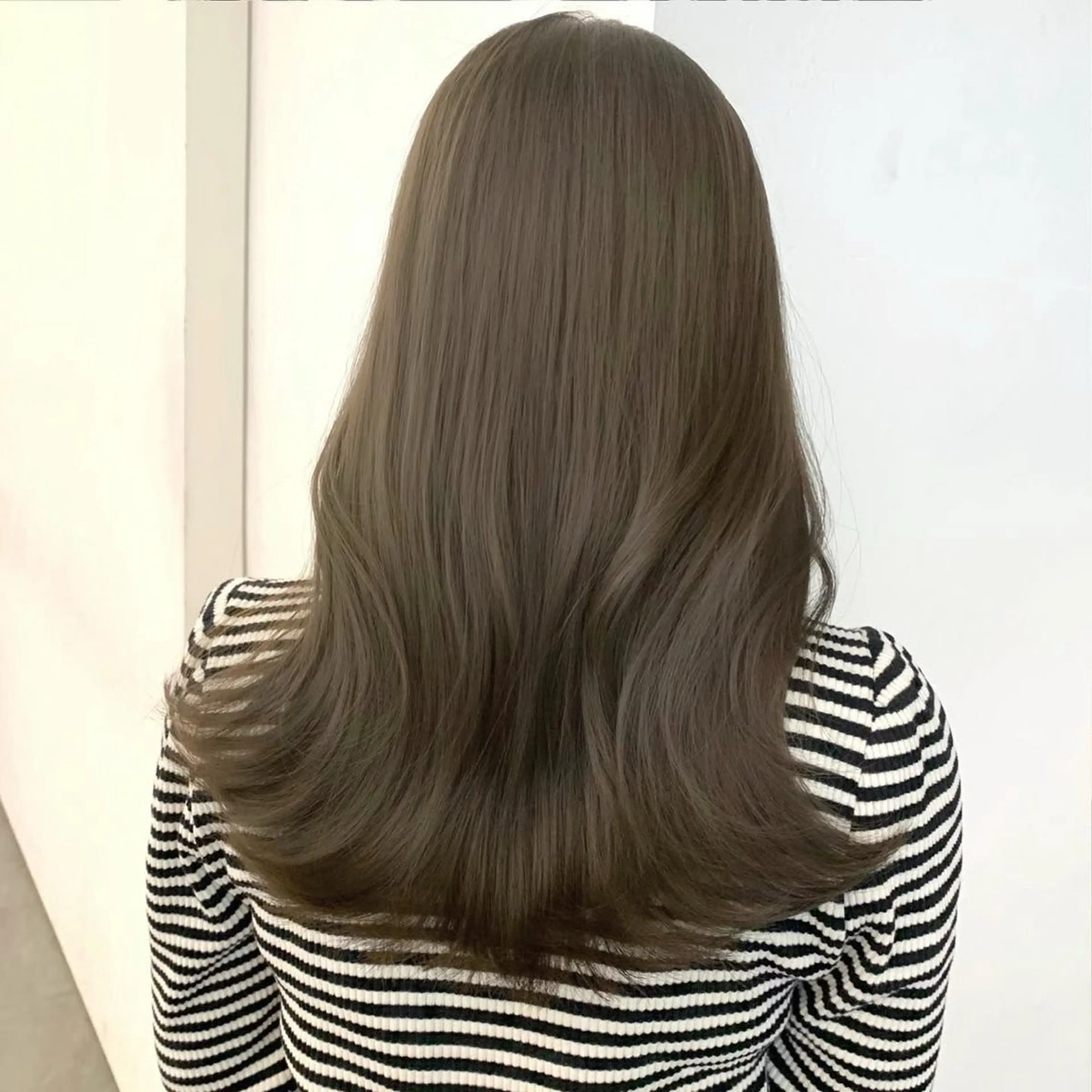 セミロング 透明感くすみカラー 🩶カナタ🩶のヘアスタイル