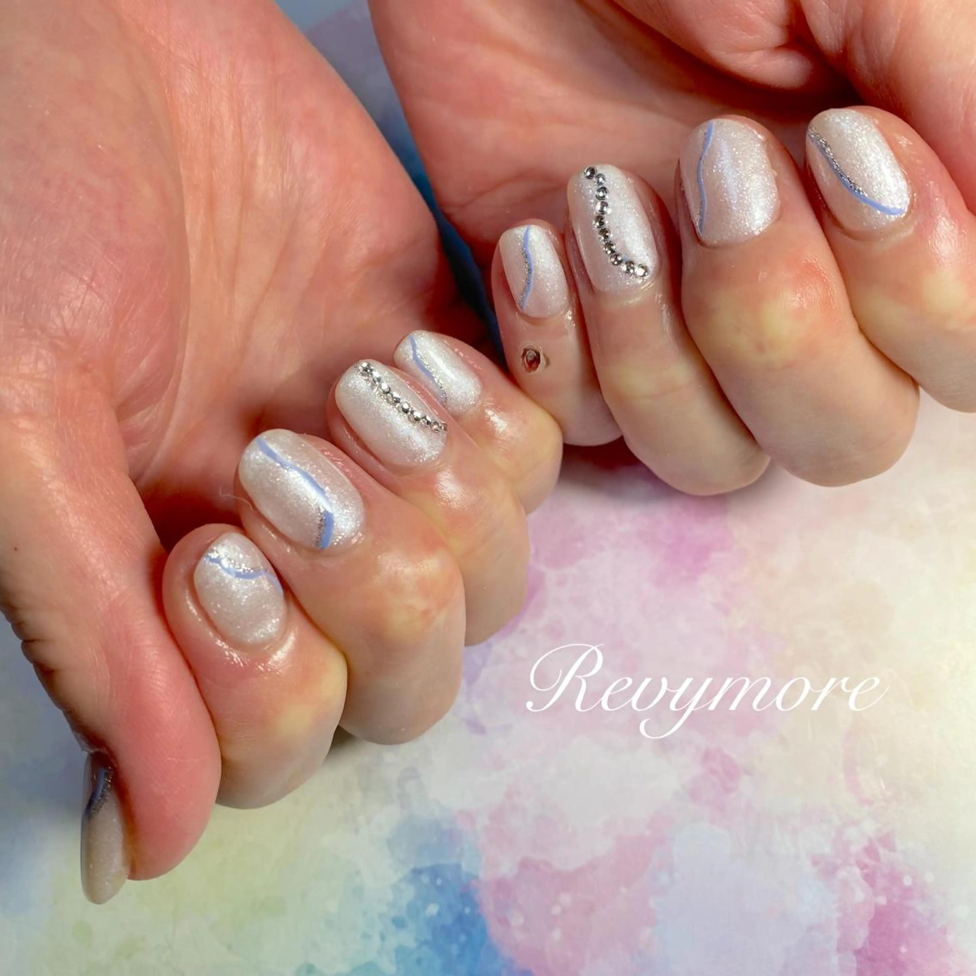 ミディアム ネイル 韓国風ヘア アートネイル ジェルネイル キラキラネイル 韓国ネイル nail salon Revymore所属・nail salon Revymoreのネイルデザイン