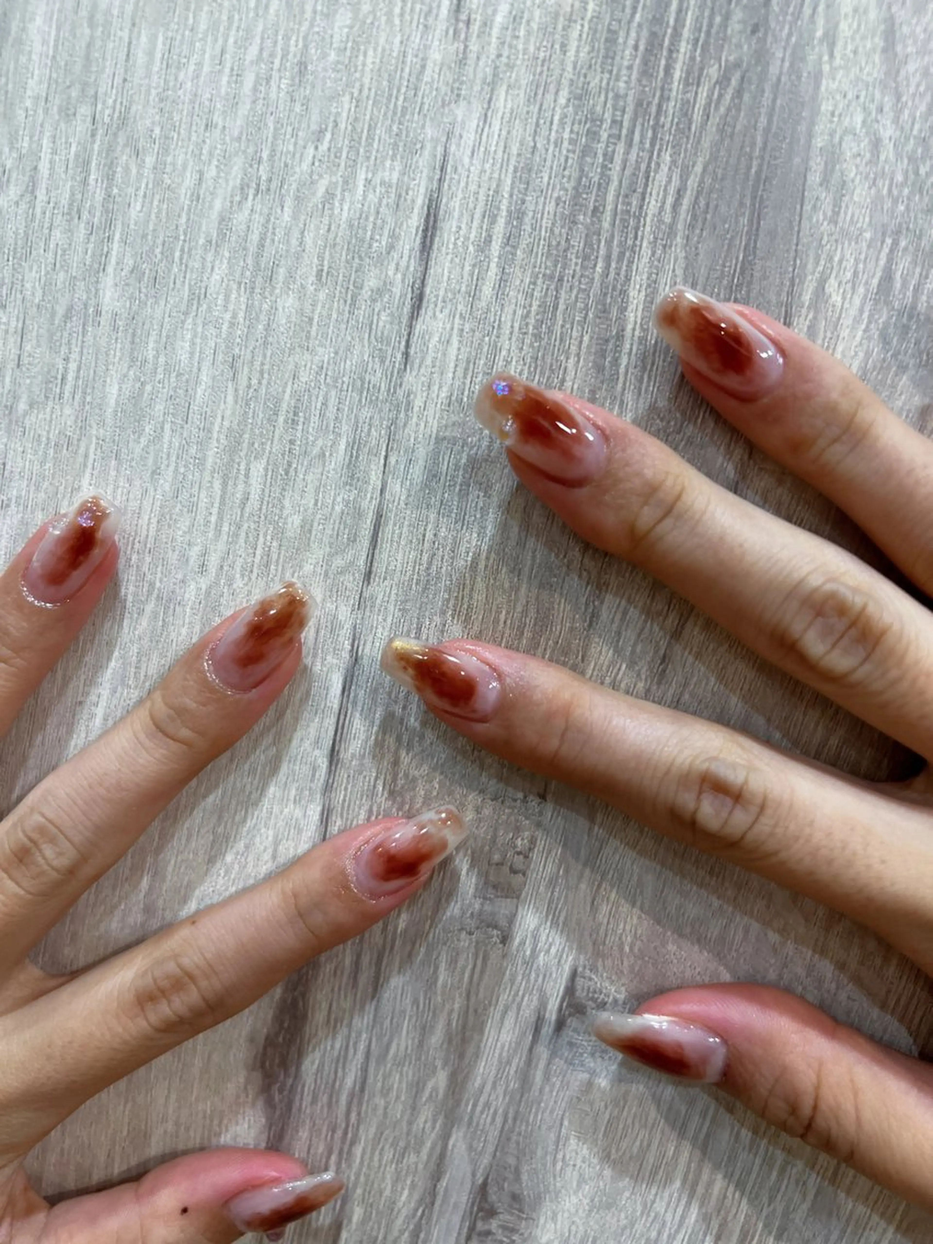 ネイル ブラウン ニュアンスネイル ハンドネイル ヘアメイクネイリスト 💄💅hidemiのヘアスタイル