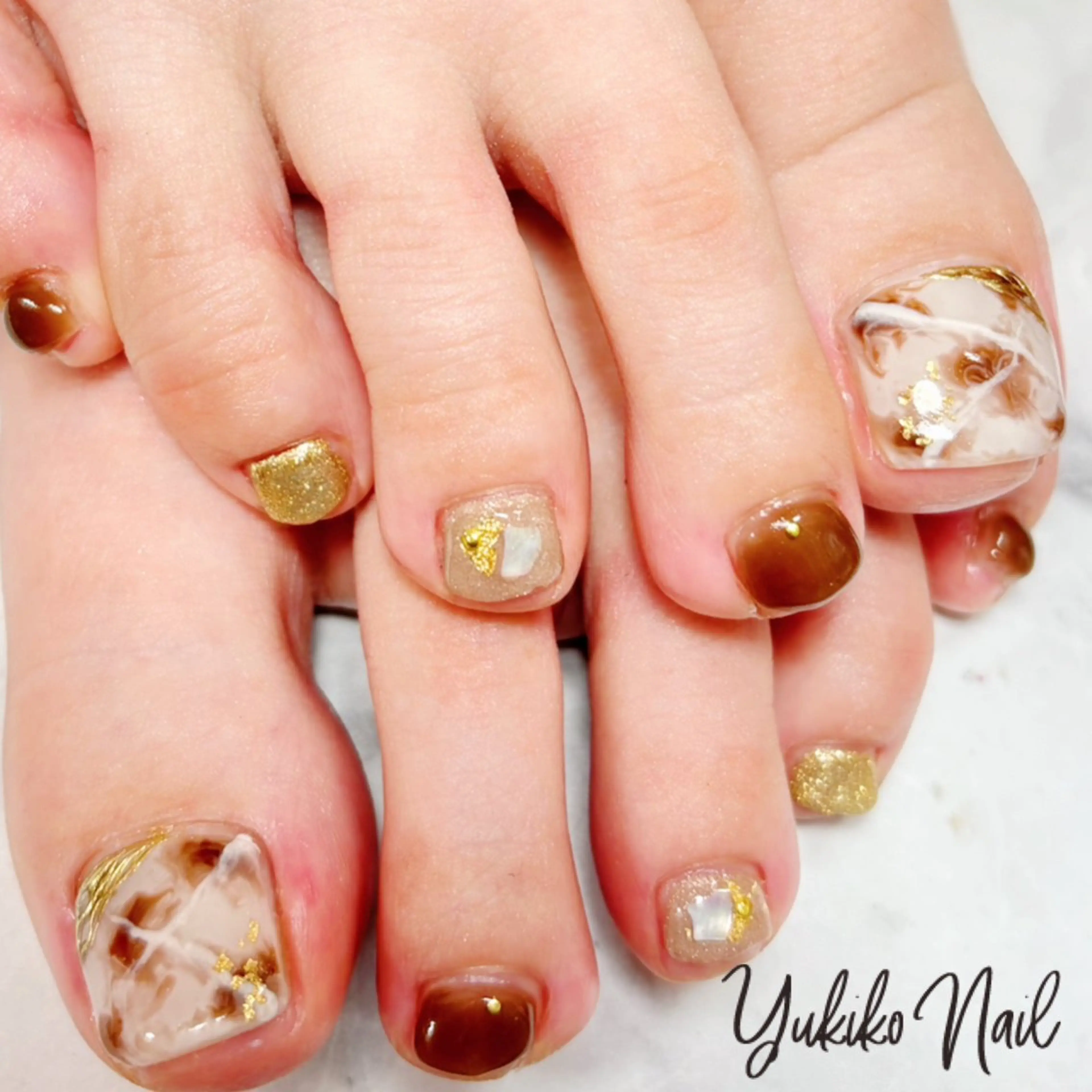 ネイル アートネイル ブラウン フットネイル 大理石ネイル(マーブル) ニュアンスネイル フットネイル ユキコ ネイルのネイルデザイン