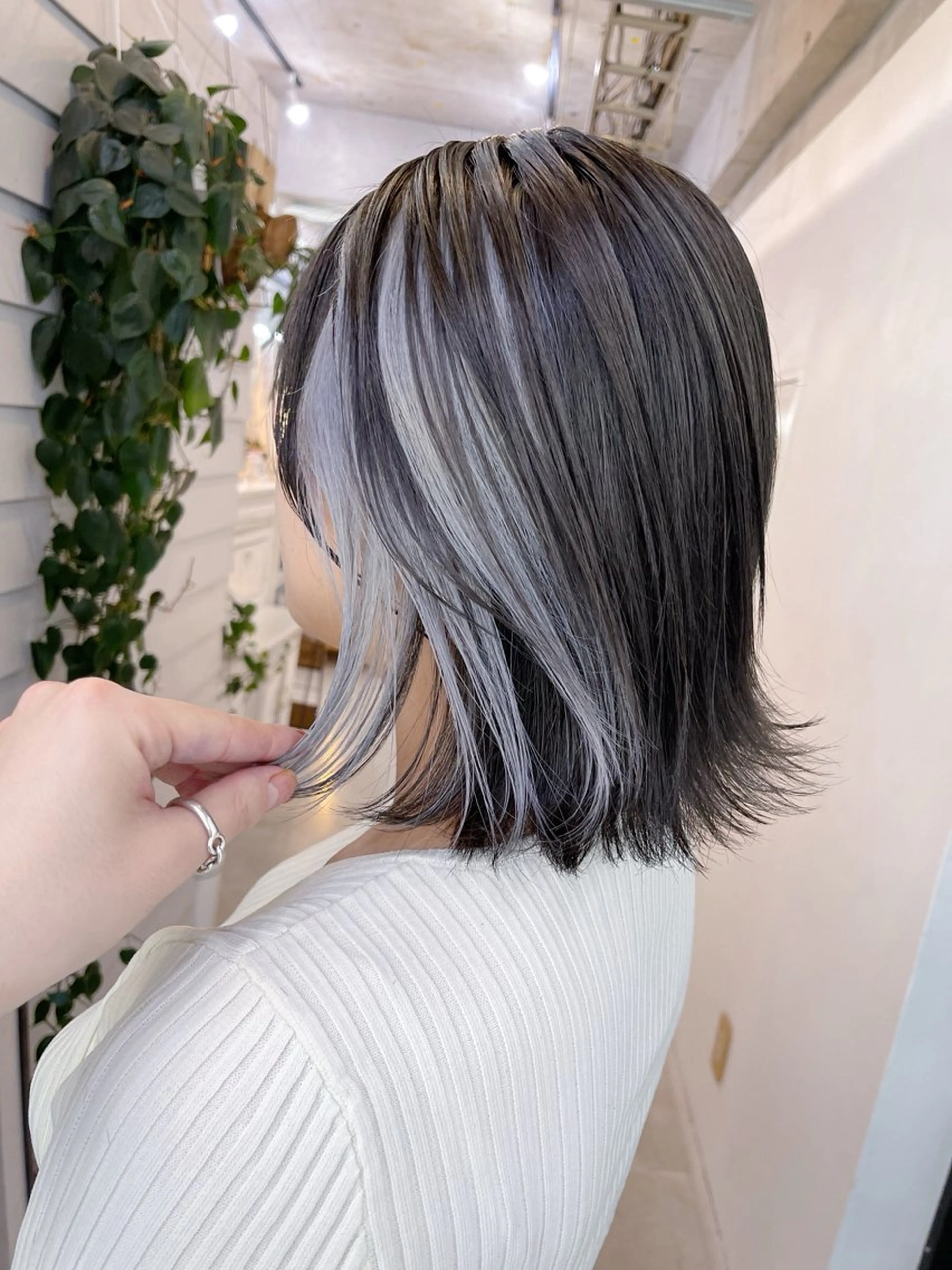 ミディアム カラー イヤリングカラー ハイトーンカラー ヘアカラー トリートメント AiM 大名　似合わせカットのヘアスタイル