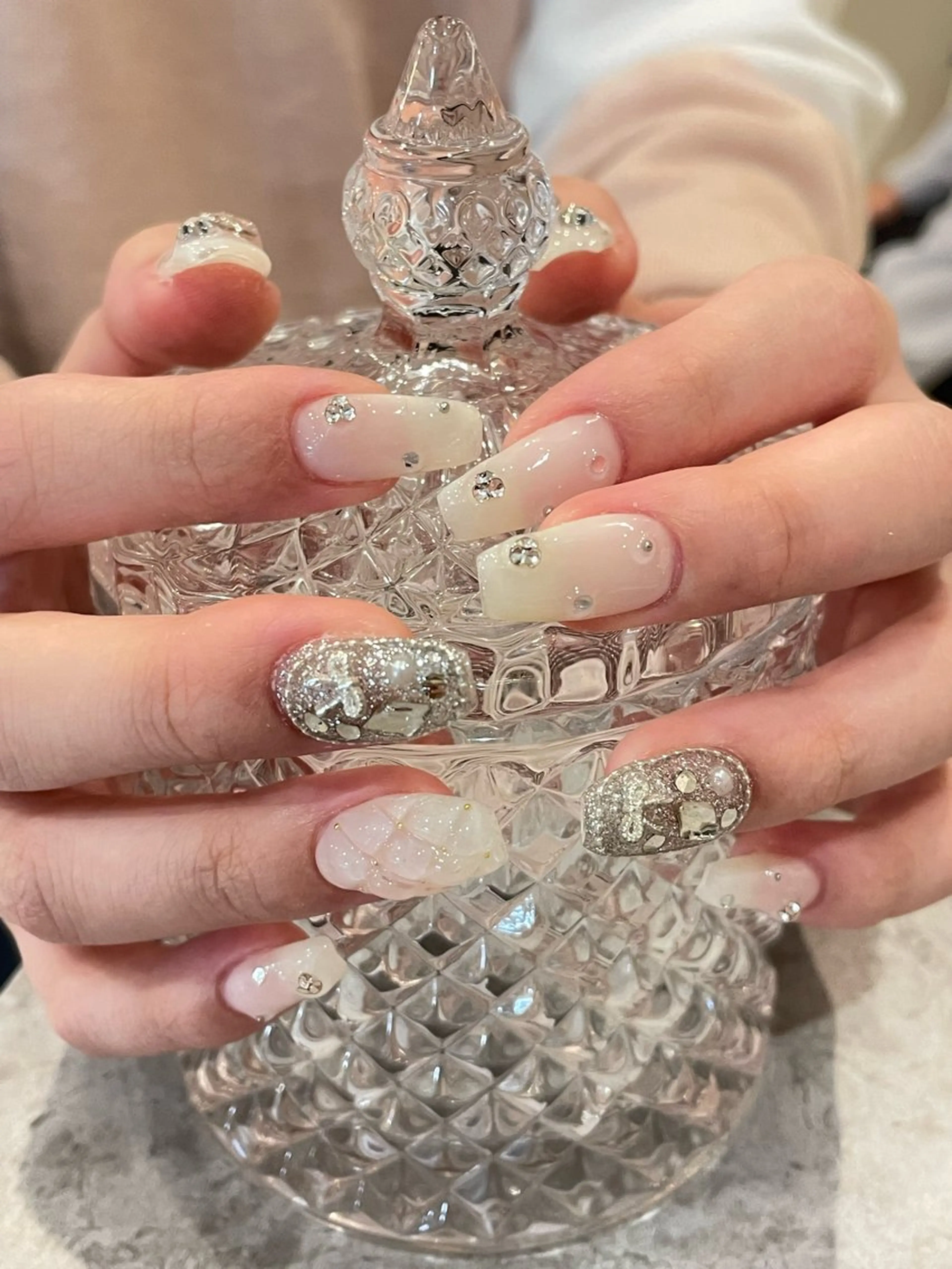 ネイル オーロラネイル チークネイル フレンチネイル ガラスフレンチ グラデーション H&B 楊のネイルデザイン