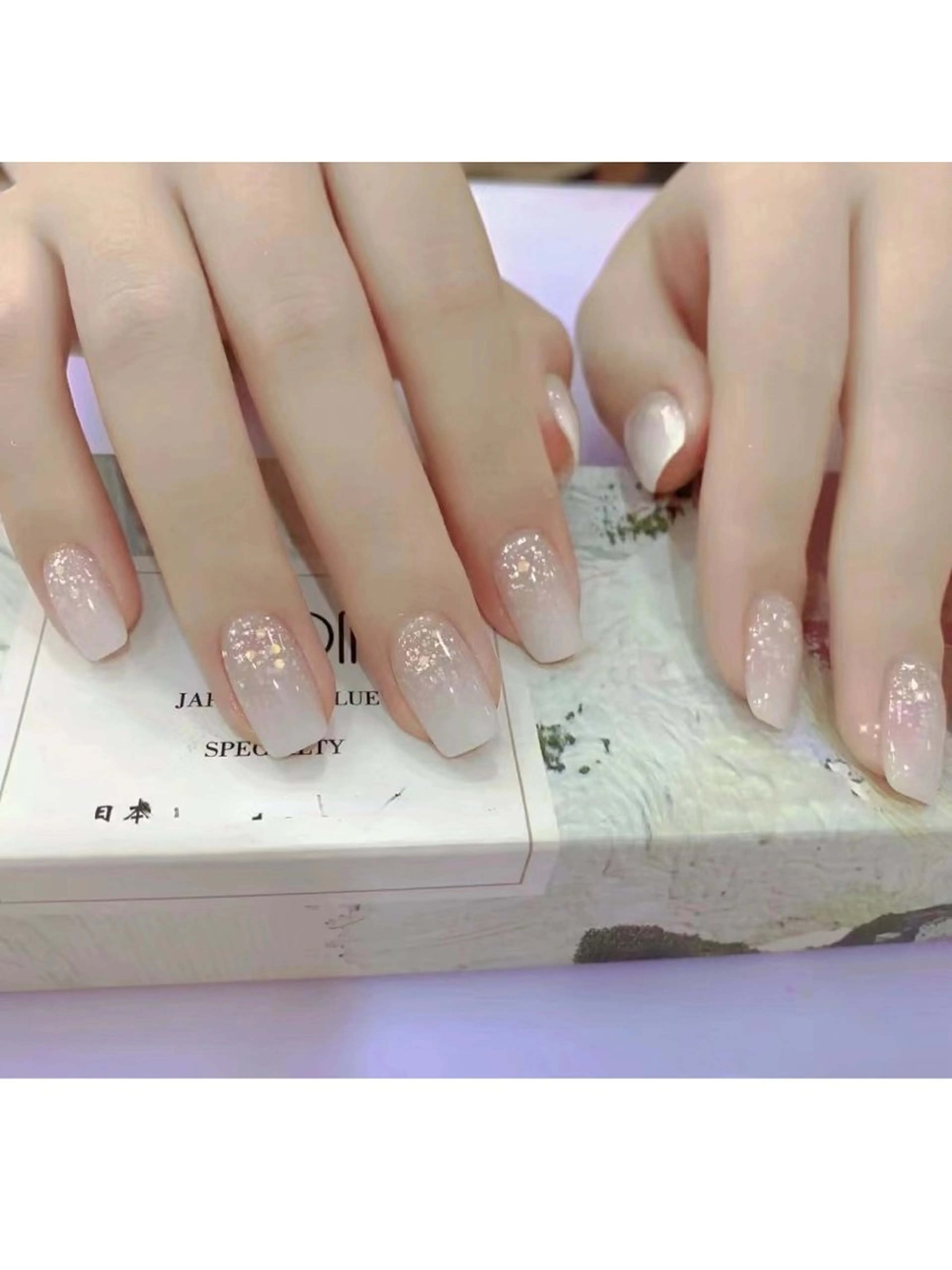 ネイル pink ladyサロン所属・べ にのネイルデザイン