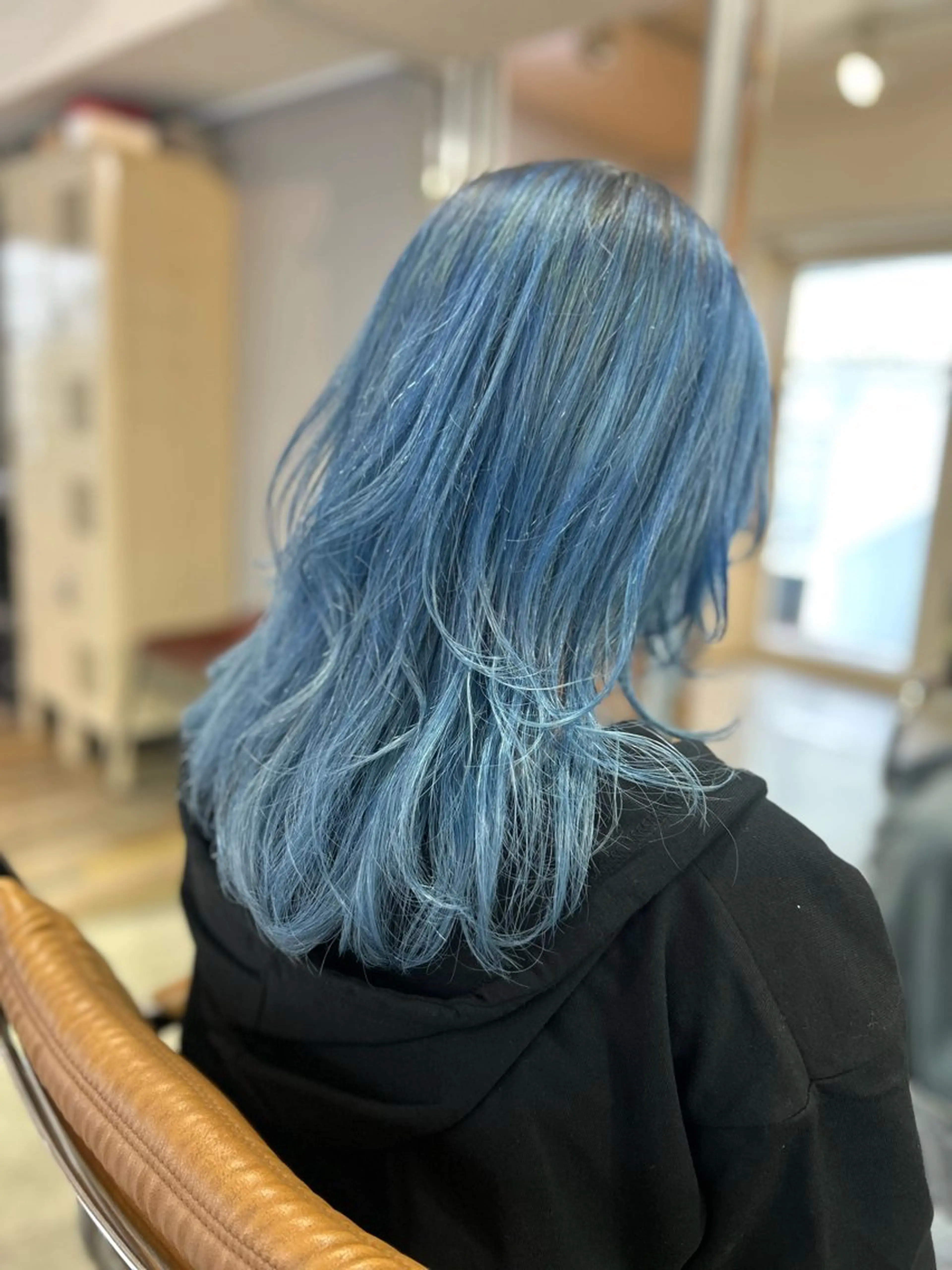 セミロング アッシュ ヘアカラー 🤎指名No.1ハイ トーン🤎日向花🤎のヘアスタイル