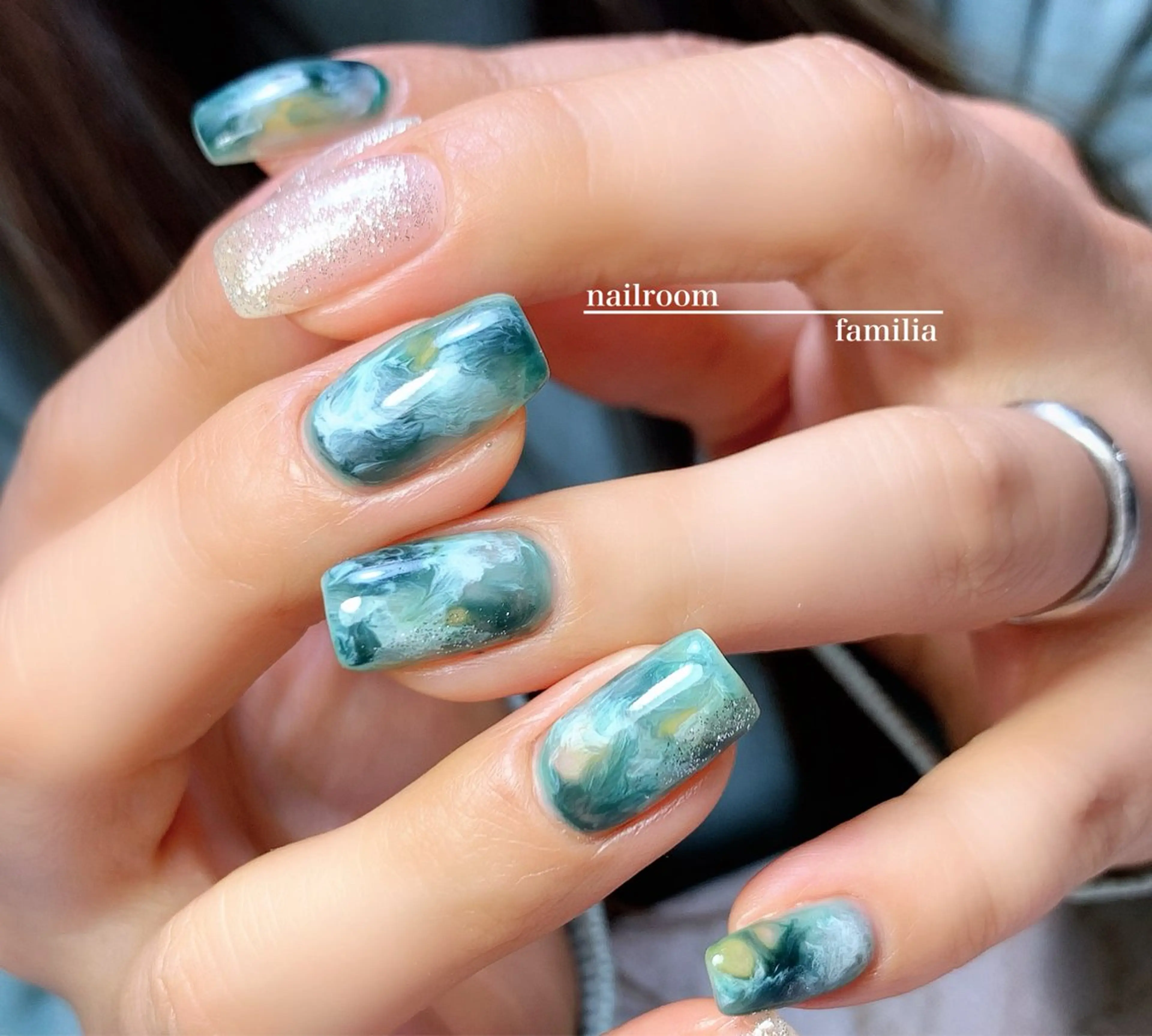 ネイル ニュアンスネイル -nailroom- familiaのネイルデザイン