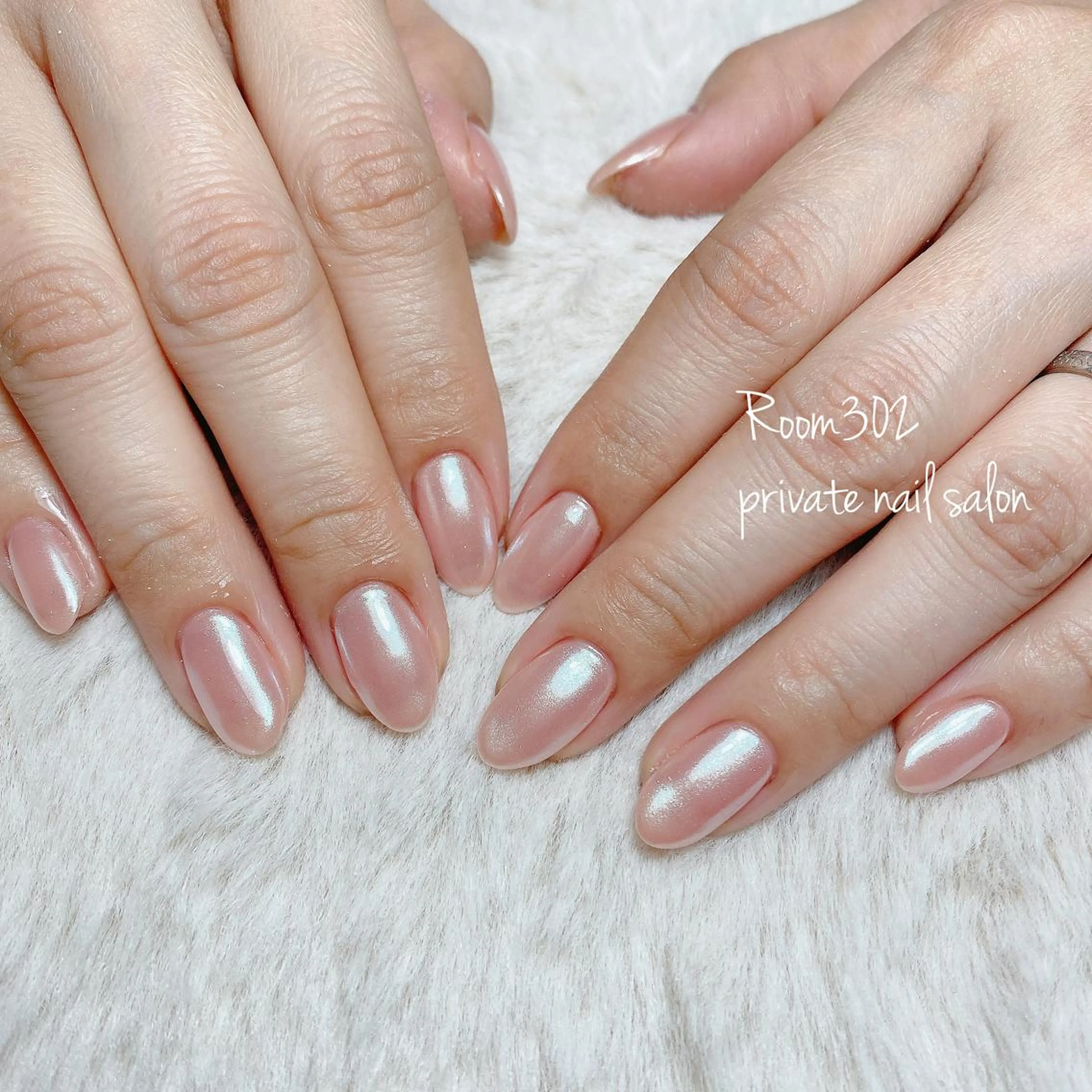 ネイル ミラーネイル ホワイト ハンドネイル Room 302のネイルデザイン