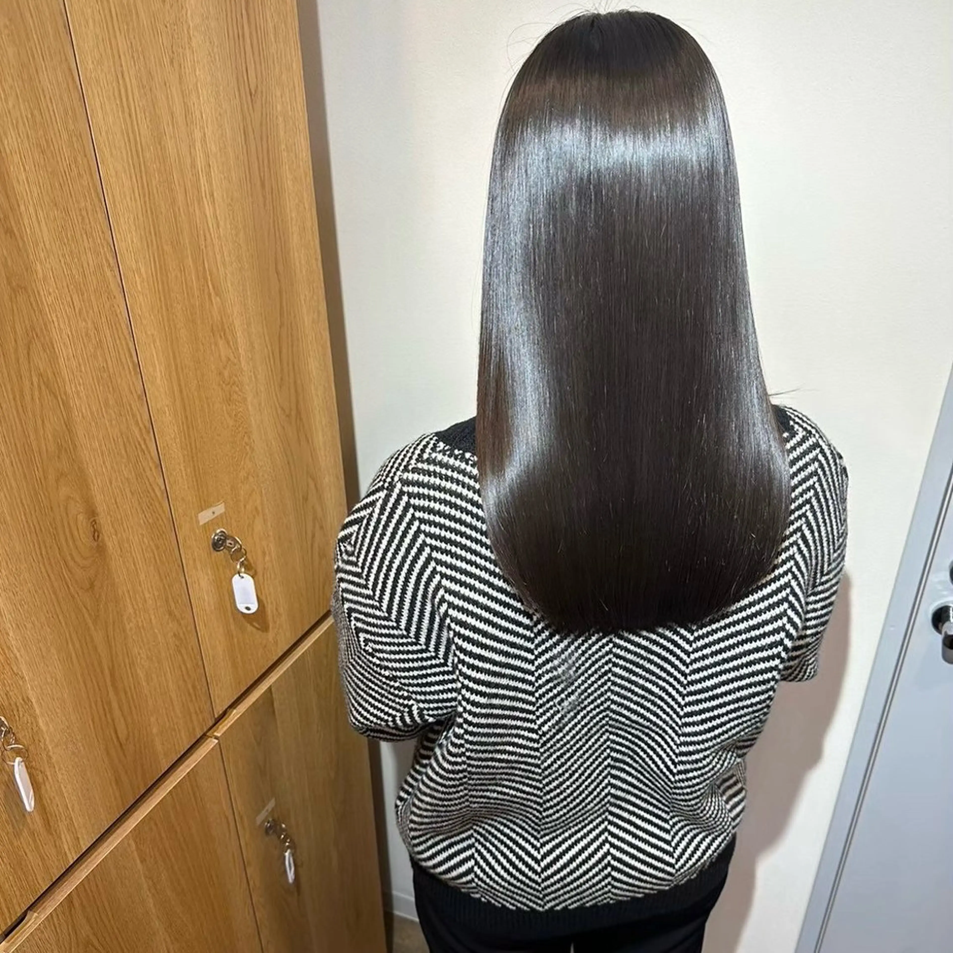 ロング 岡田 佳子のヘアスタイル