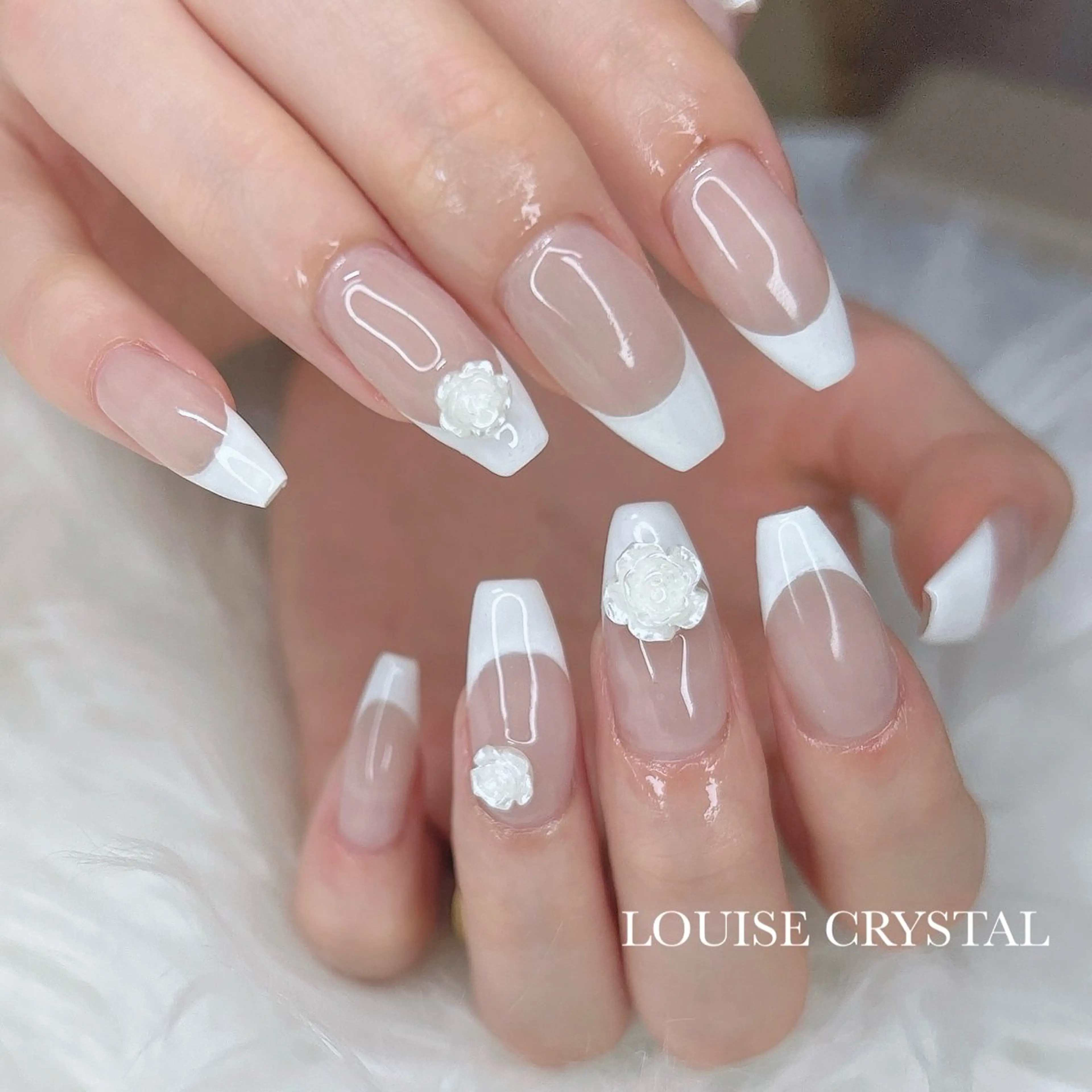 ネイル ハンドネイル LOUISE CRYSTALのネイルデザイン