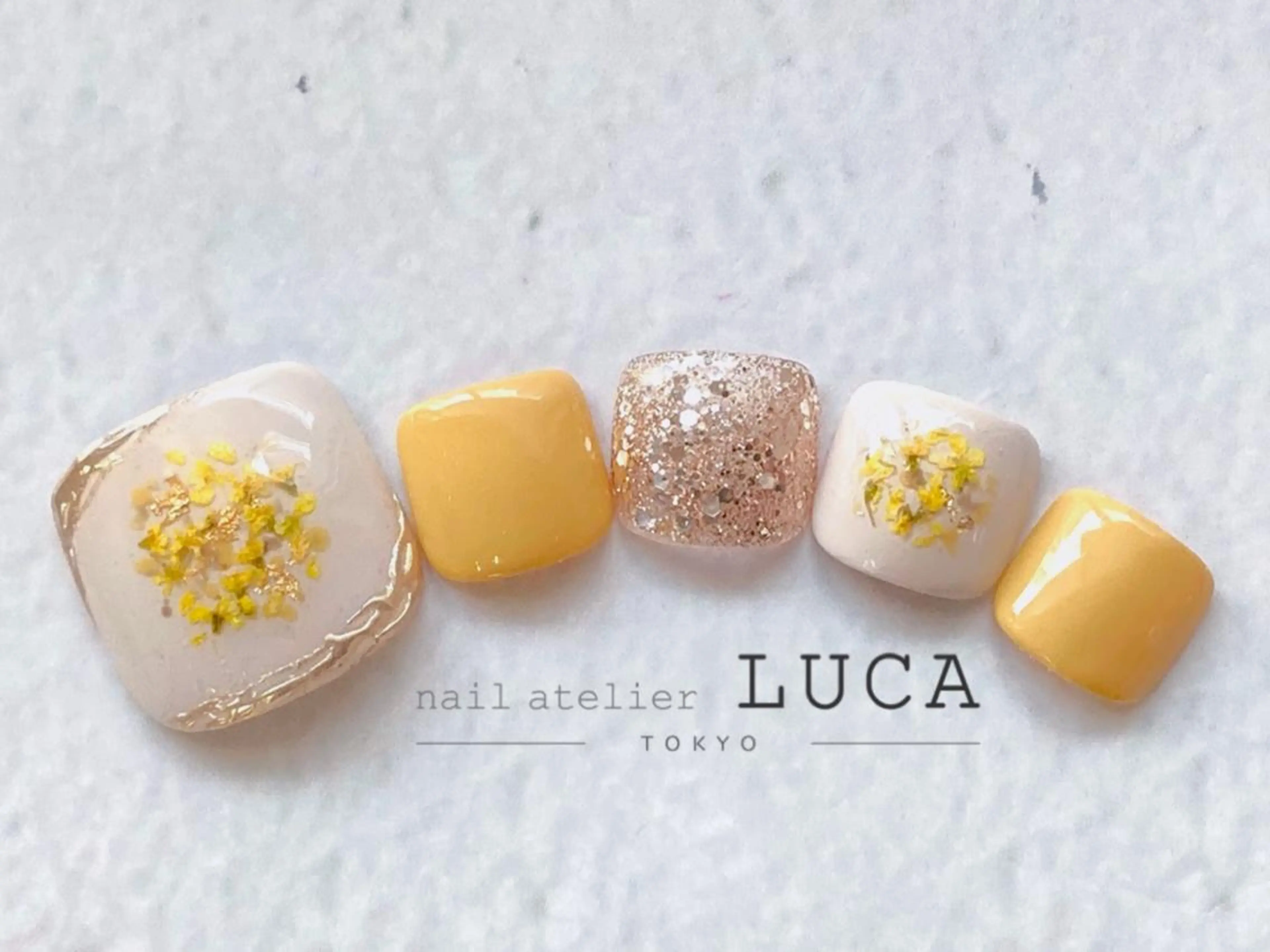 ネイル アートネイル オーロラネイル クリアネイル 長さ出し フットネイル フットネイル ネイルアトリエルカ スタッフのネイルデザイン