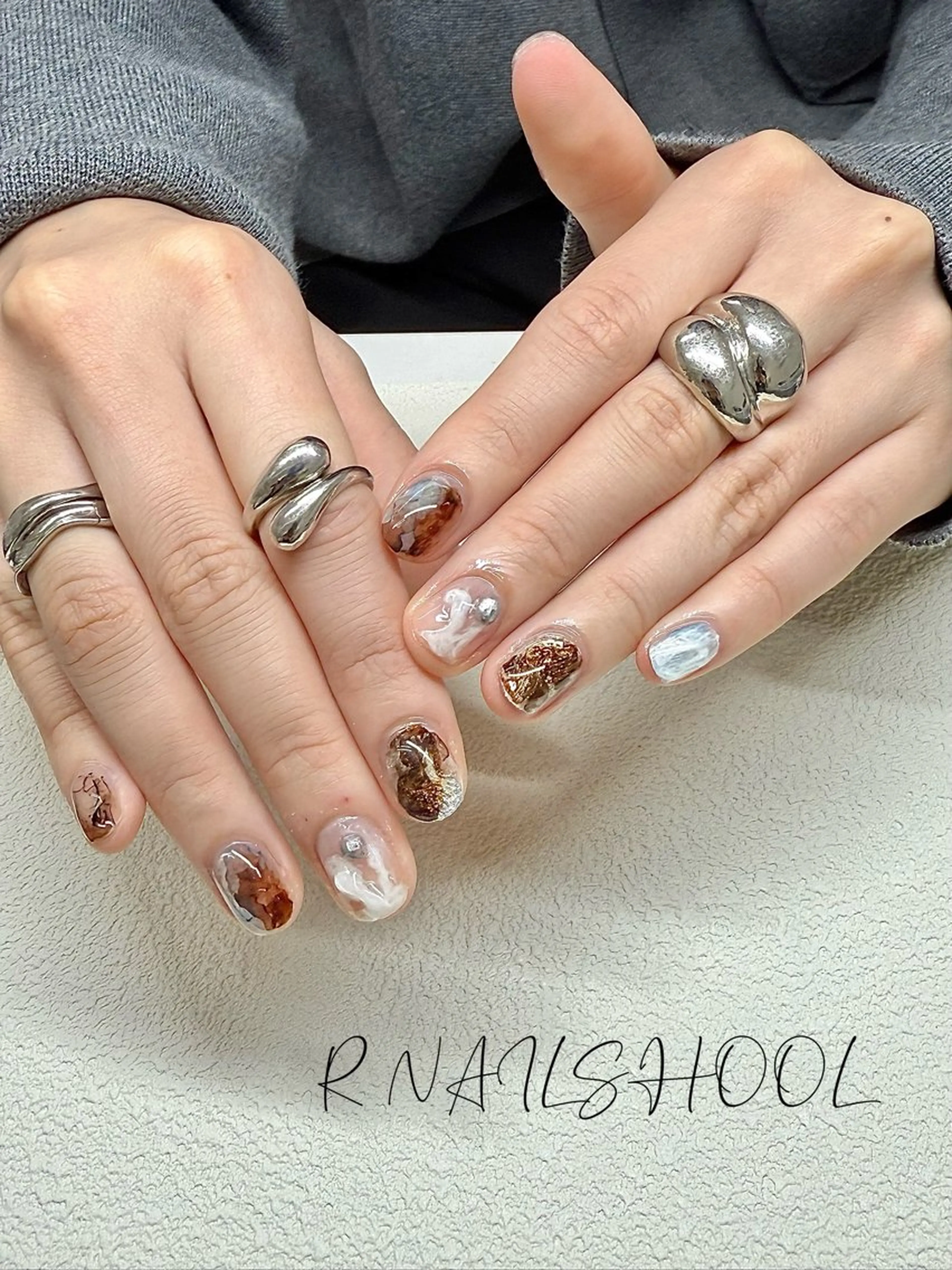 ネイル R nail salon新宿三丁目店所属・R nailのネイルデザイン