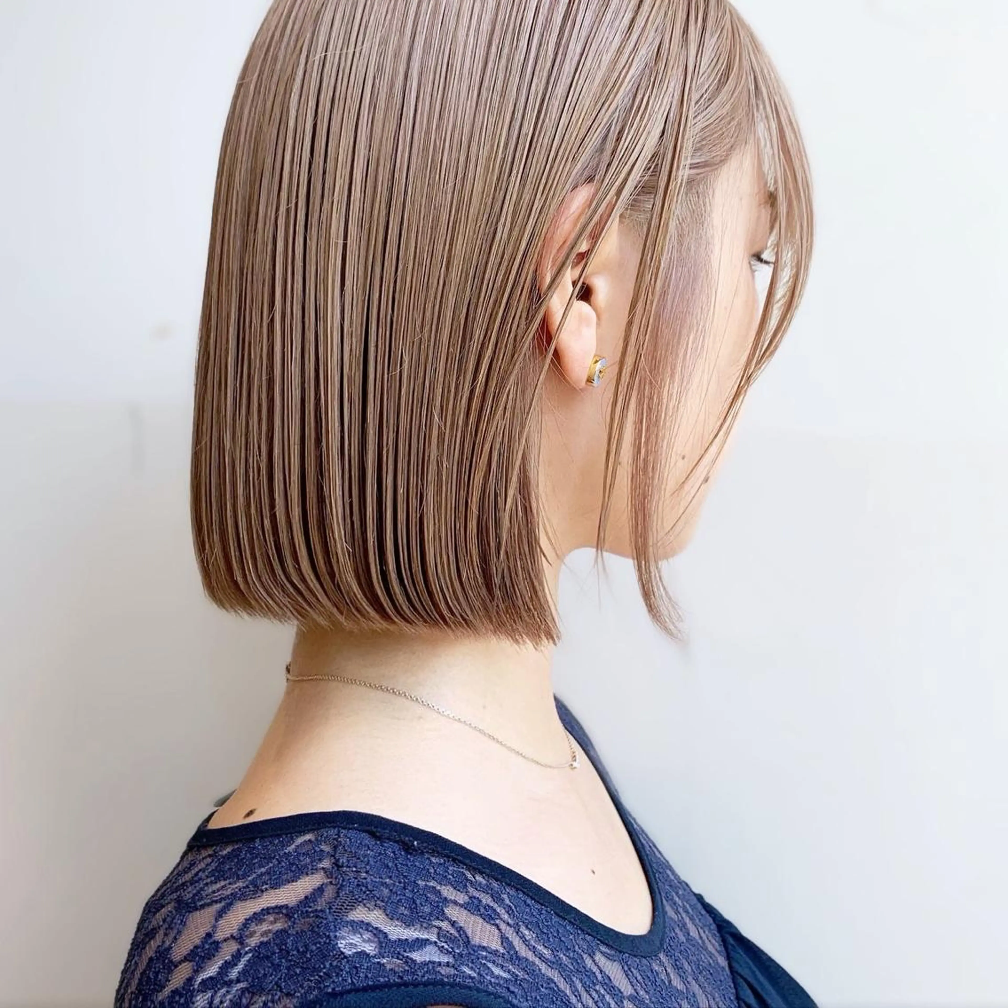 ミディアム カラー ベージュカラー 透明感カラー グレージュ ボブ カット ヘアカラー トリートメント レイヤー専門家 ダブルカラー修のヘアスタイル