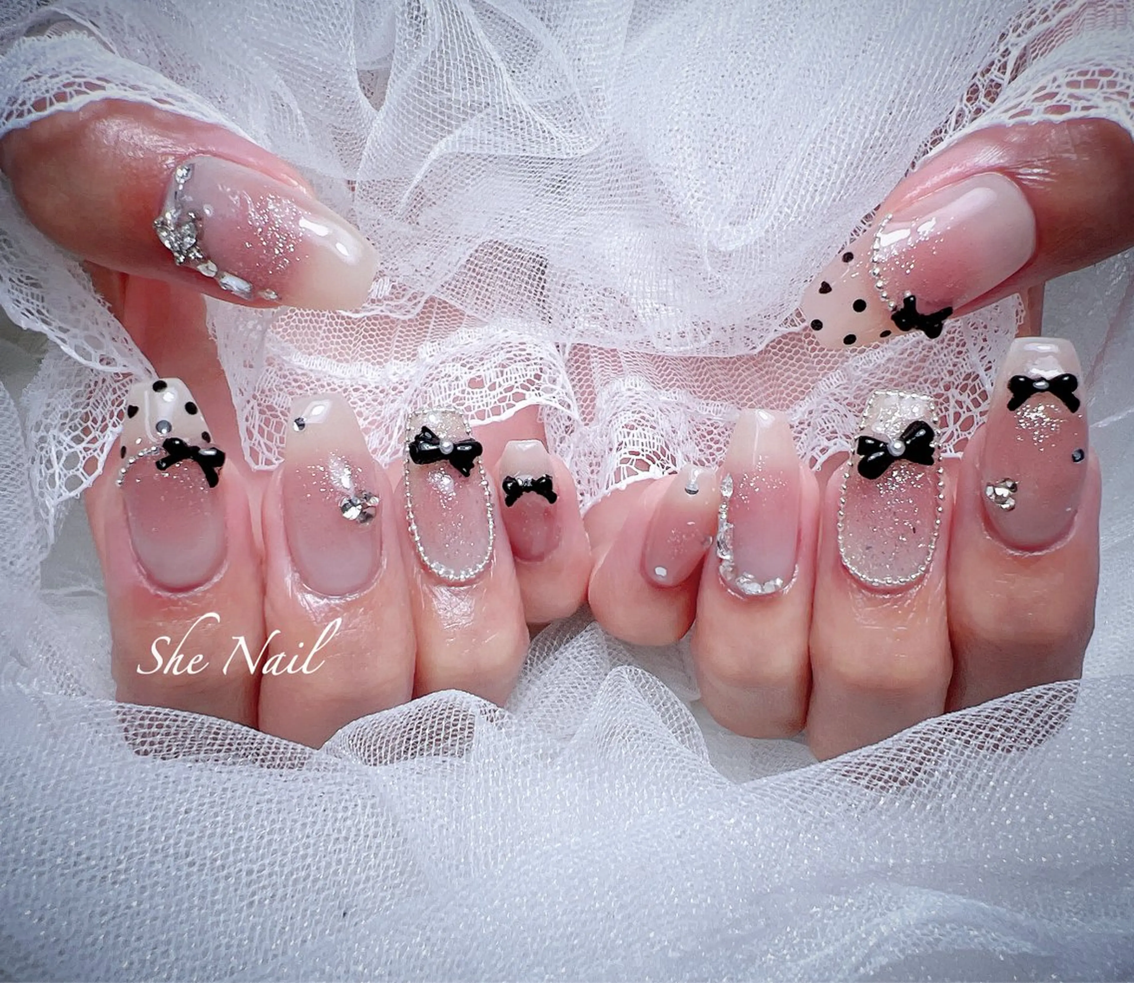 ネイル チークネイル ドット 長さ出し マグネットネイル 持ち込み ハンドネイル She   Nail所属・ISA_ BELLAのネイルデザイン