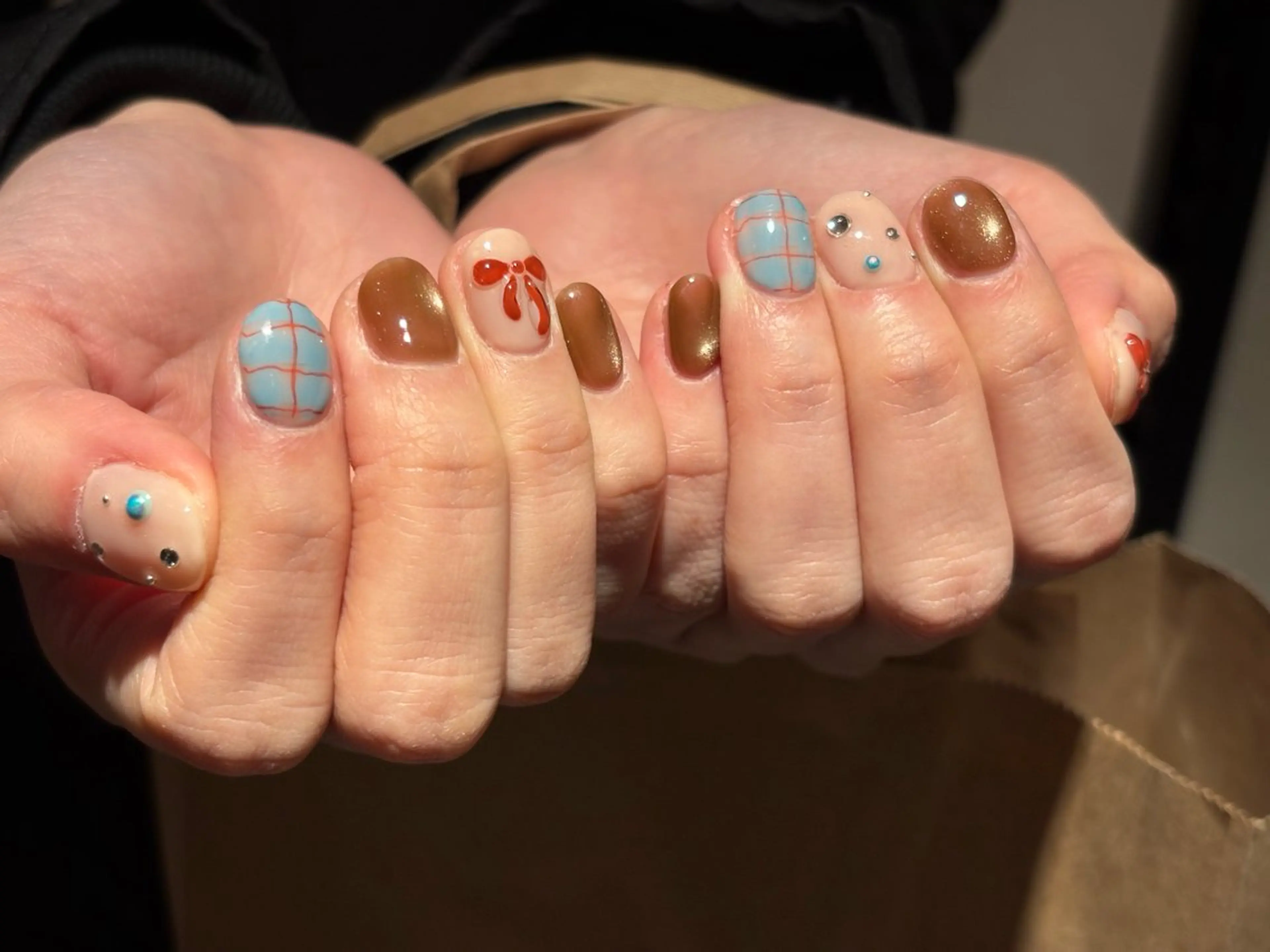 ネイル ストーンネイル ハンドネイル 祇園 彩寧のネイルデザイン