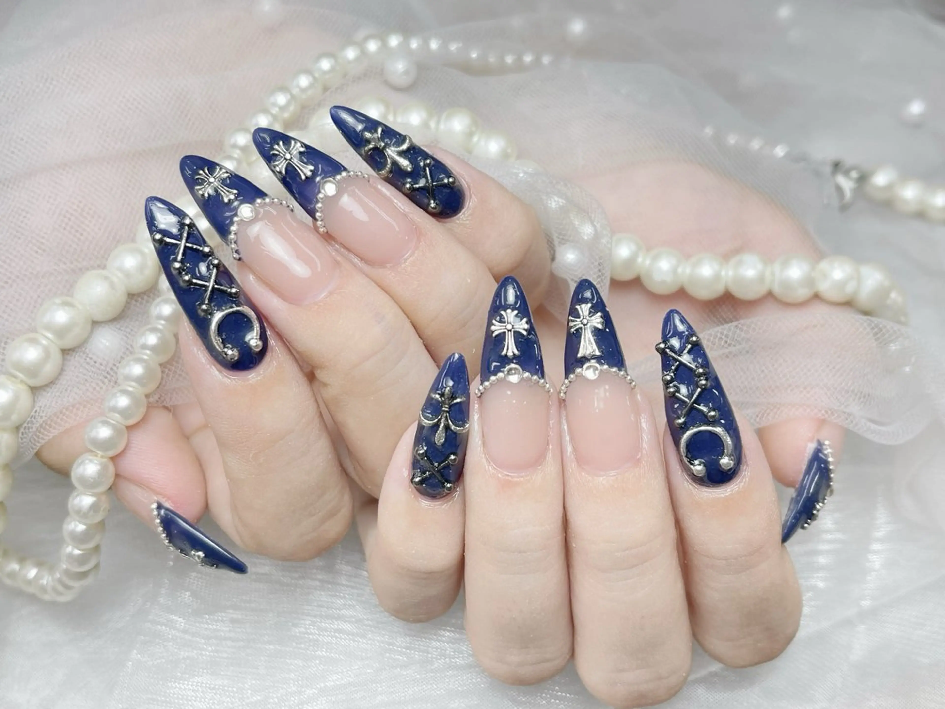 メンズ ネイル メンズ韓国風 アートネイル フレンチネイル ジェルネイル キラキラネイル ハンドネイル Bloom スカルプ専門店のネイルデザイン