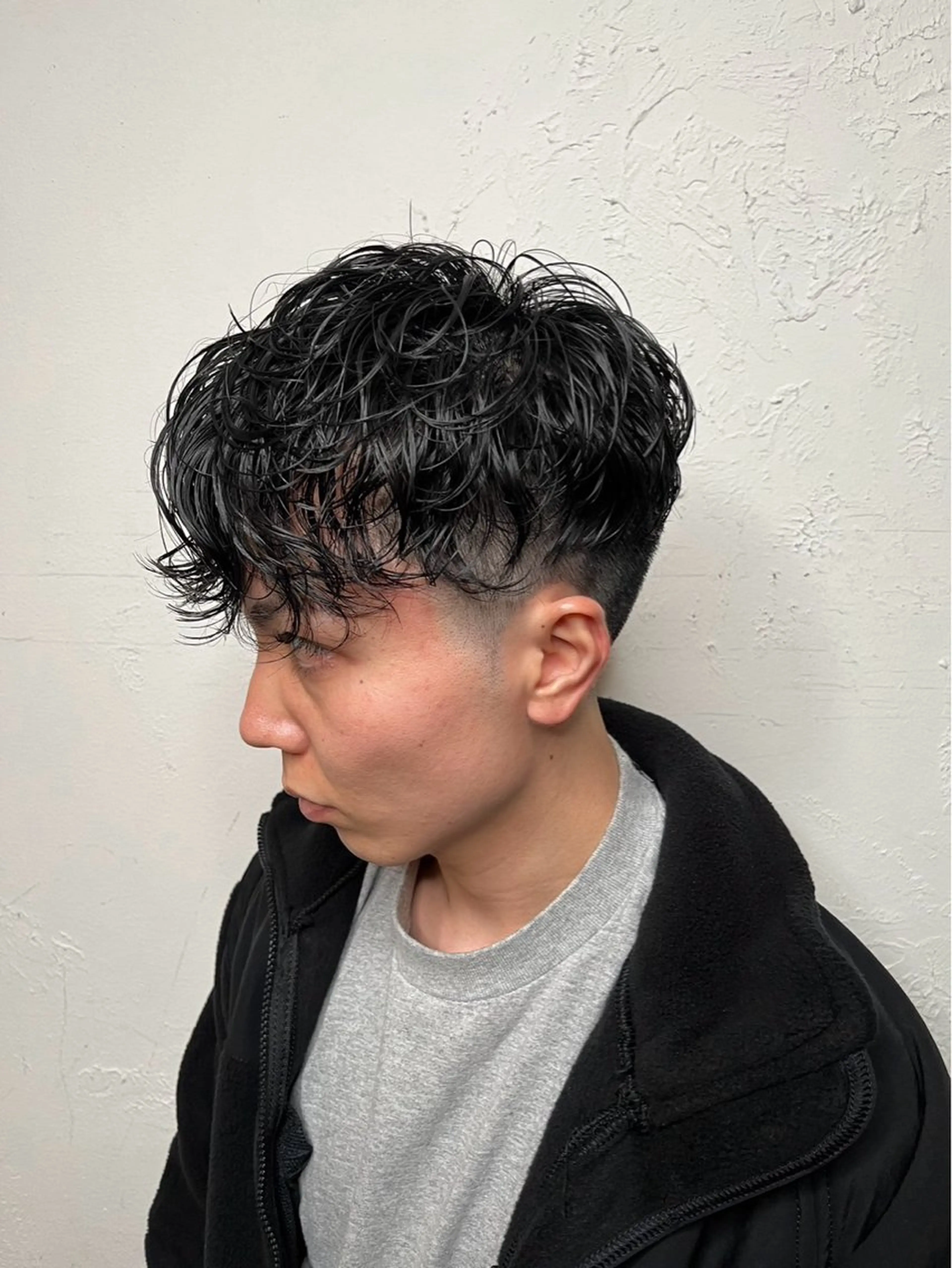 ショート パーマ メンズ センターパート ダウンパーマ フェードカット メンズハイライト メンズパーマ カット パーマ トリートメント 💈メンズ特化💈 TASUKUのヘアスタイル