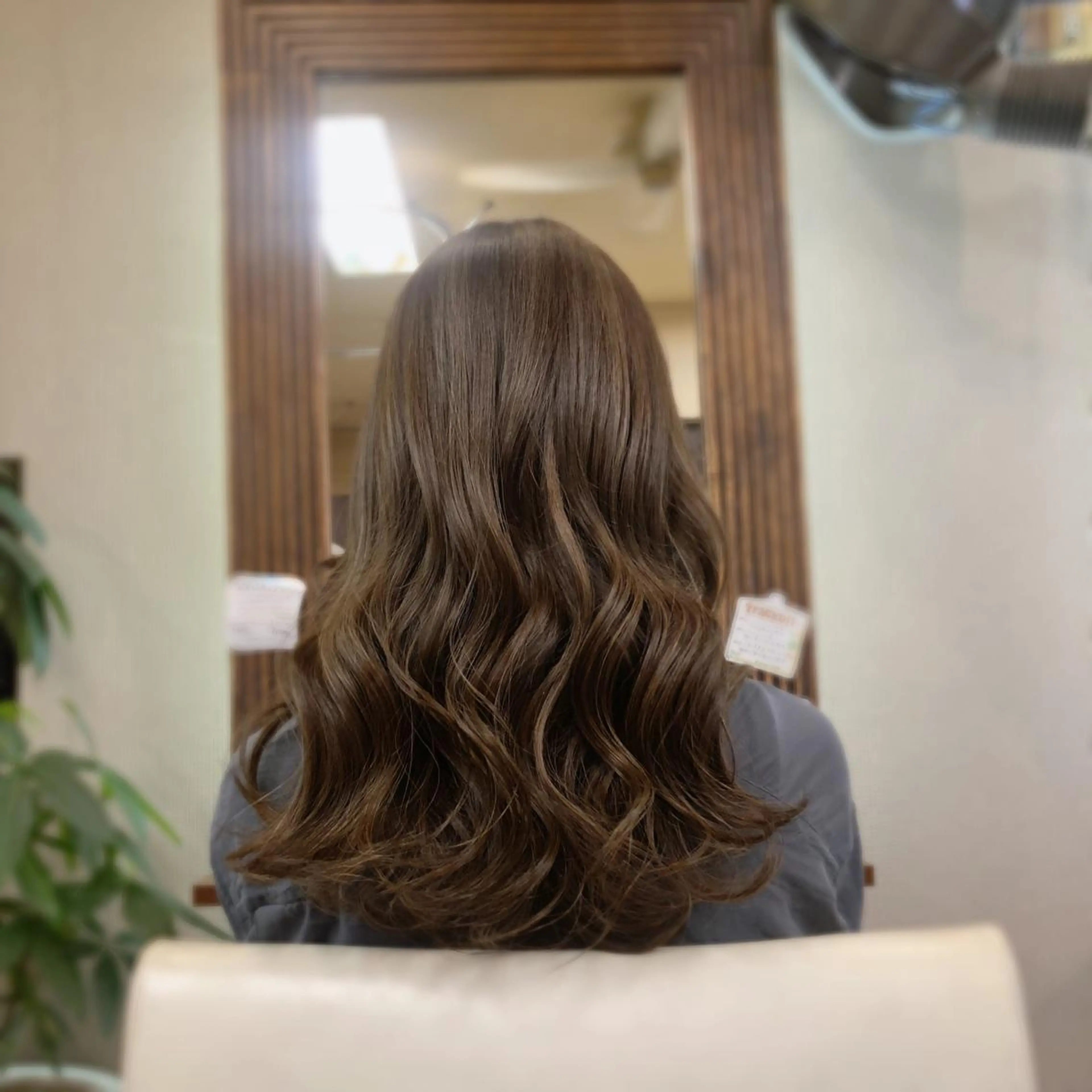 セミロング カラー カット ヘアカラー トリートメント 山崎 絵莉香のヘアスタイル