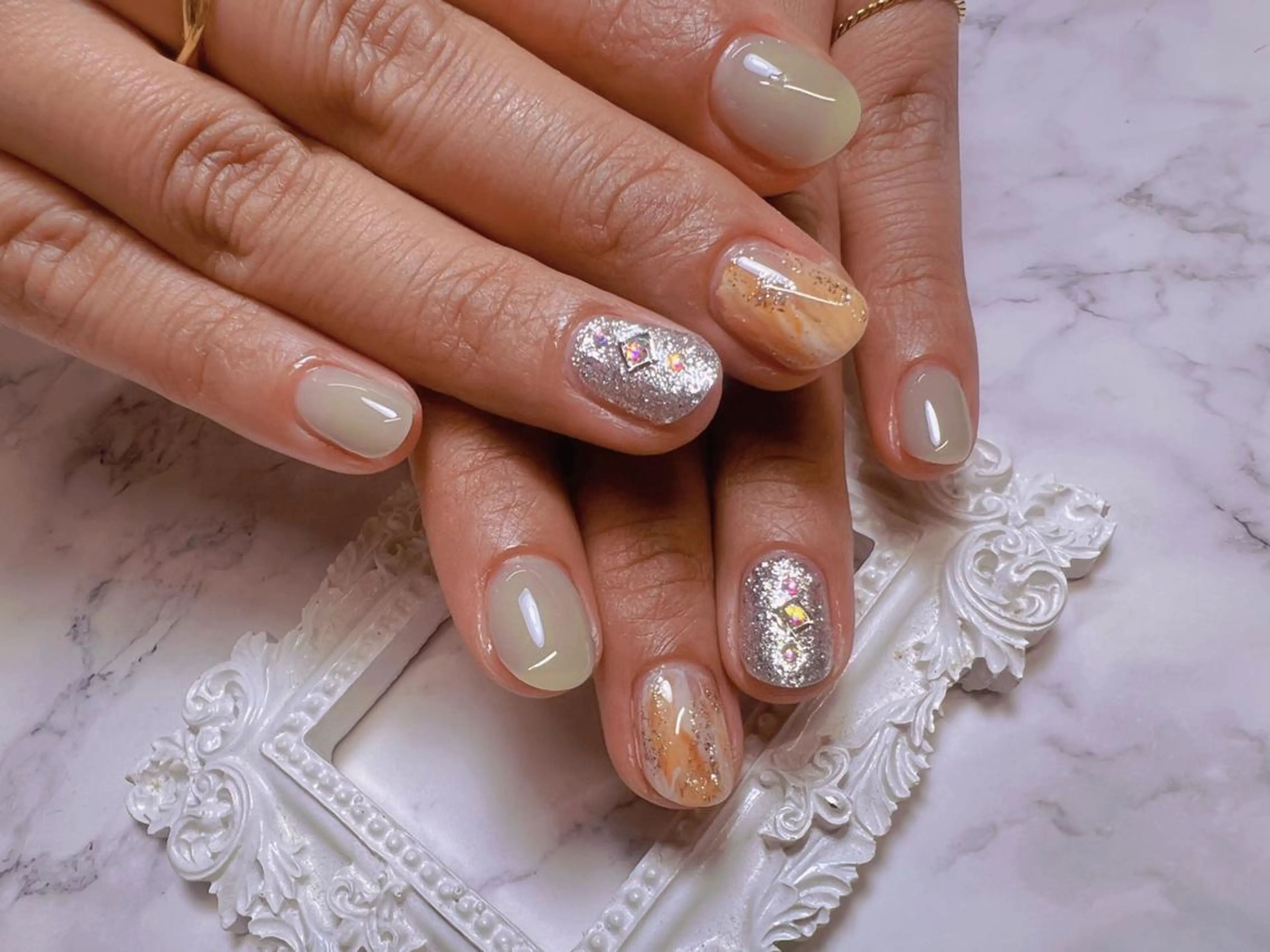 ネイル ハンドネイル ハンドケア ビューティーサロン ヘゼリヒのネイルデザイン