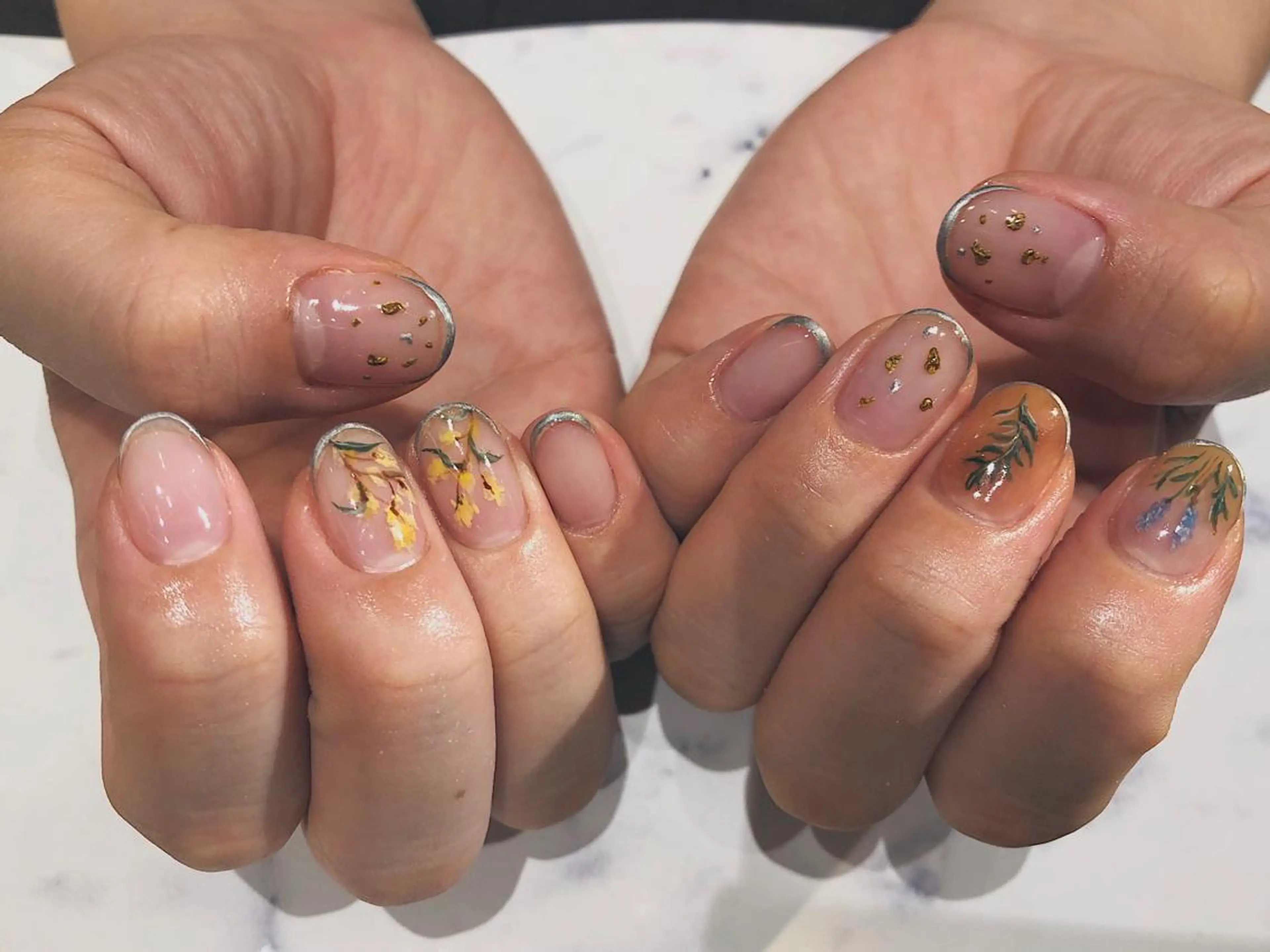 ショート カラー パーマ ネイル マツエク・マツパ ハンドネイル illum hicariのネイルデザイン