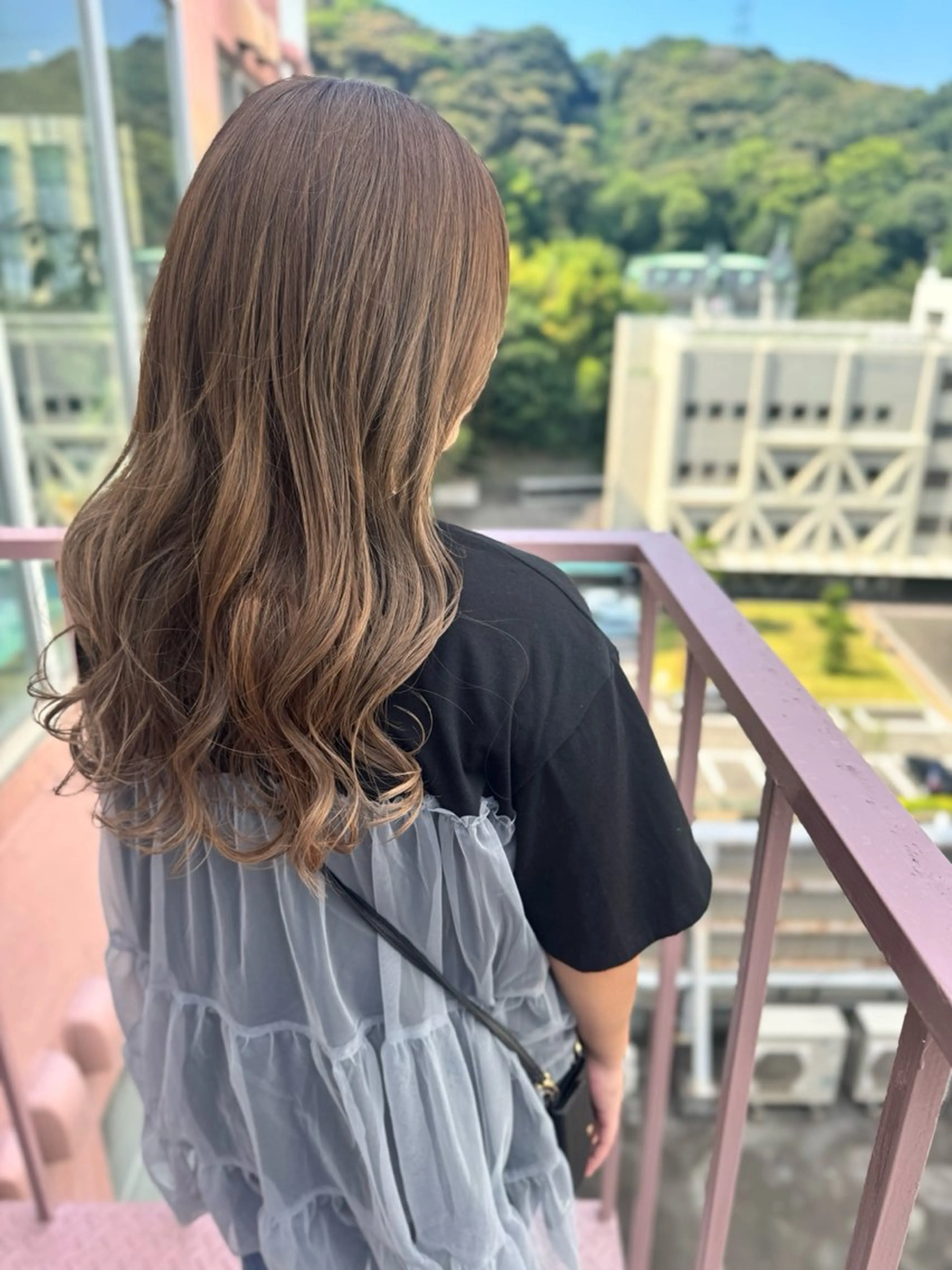 ロング カラー アッシュ ベージュカラー カット ヘアカラー トリートメント Viage （ビアージュ）のヘアスタイル