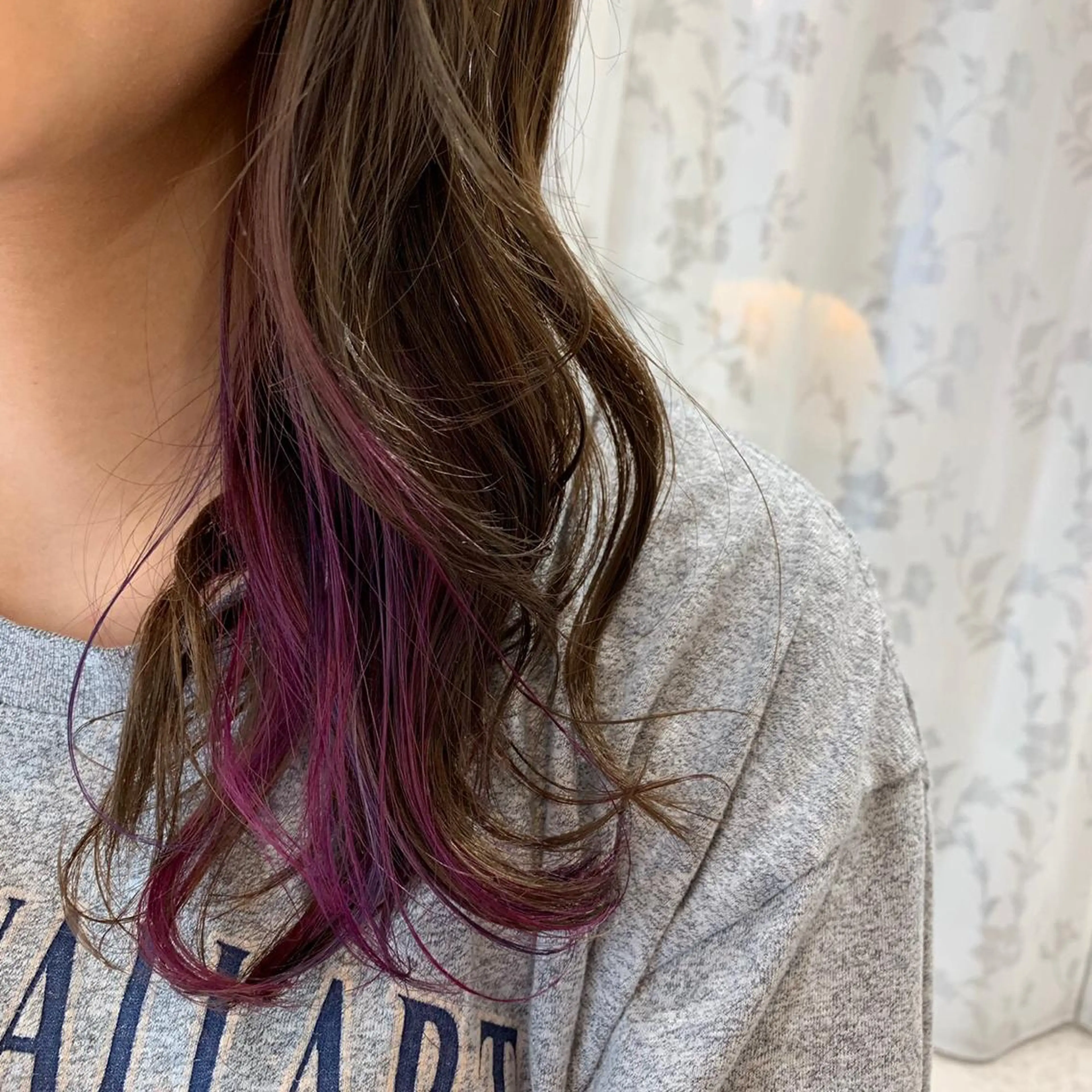 ミディアム カラー 辻本 夏子のヘアスタイル