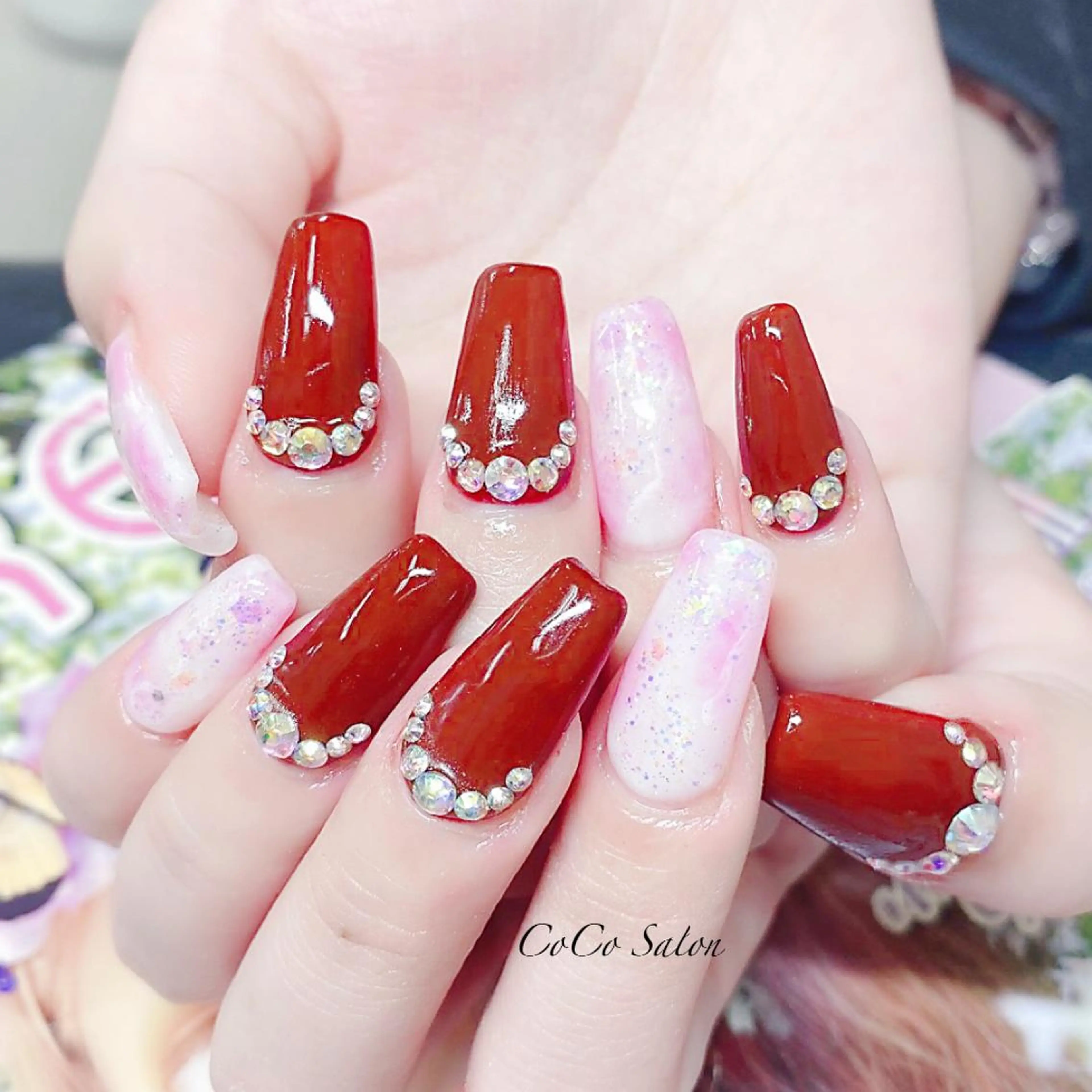 ネイル ボルドー 成人式 長さ出し ジェルネイル ホログラムネイル ハンドネイル CoCoSalon ネイル/まつ毛予約のネイルデザイン