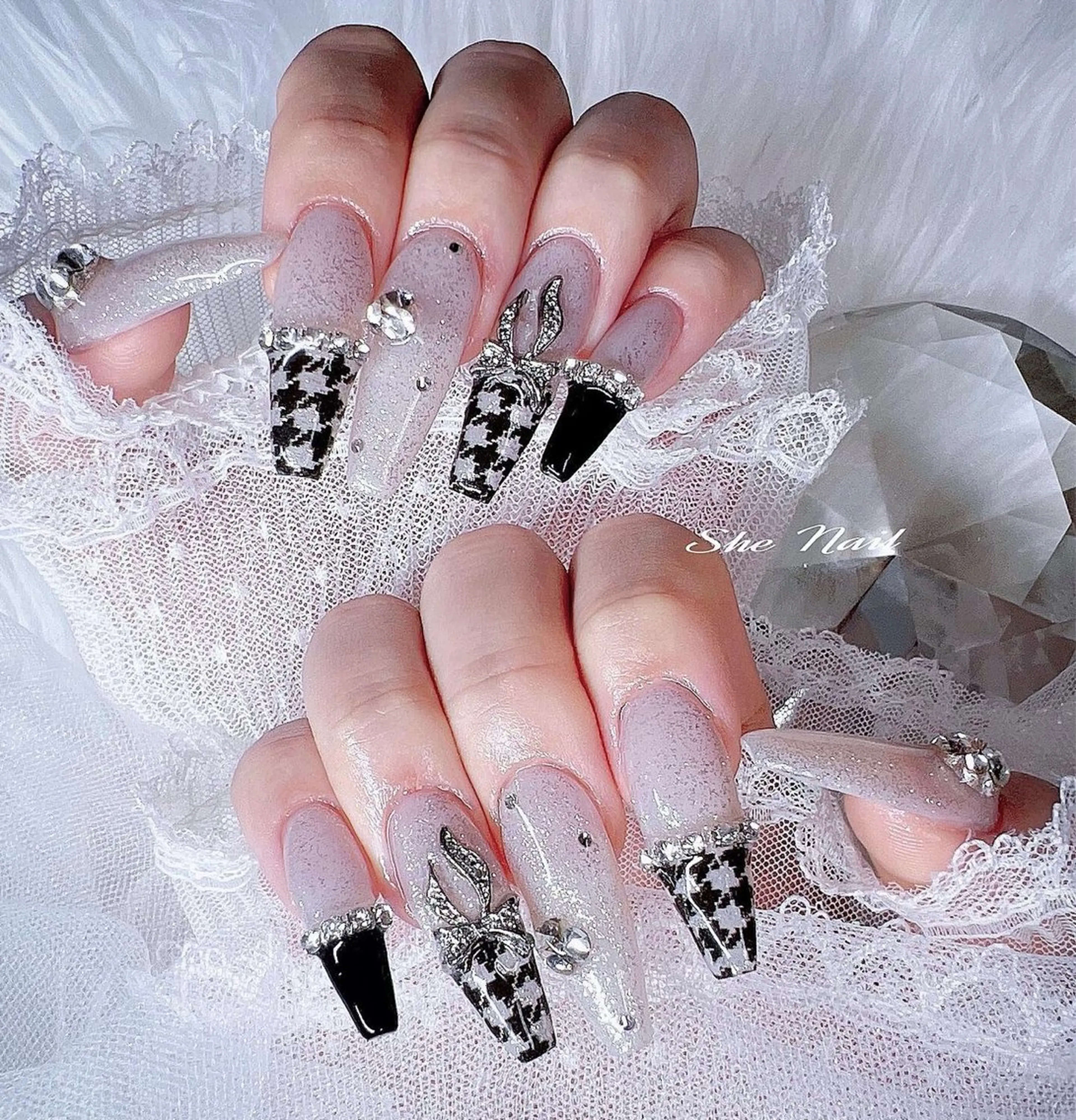 ネイル チークネイル 長さ出し グラデーション ラメ(グリッター) ラメグラデーション ハンドネイル She   Nail所属・ISA_ BELLAのネイルデザイン